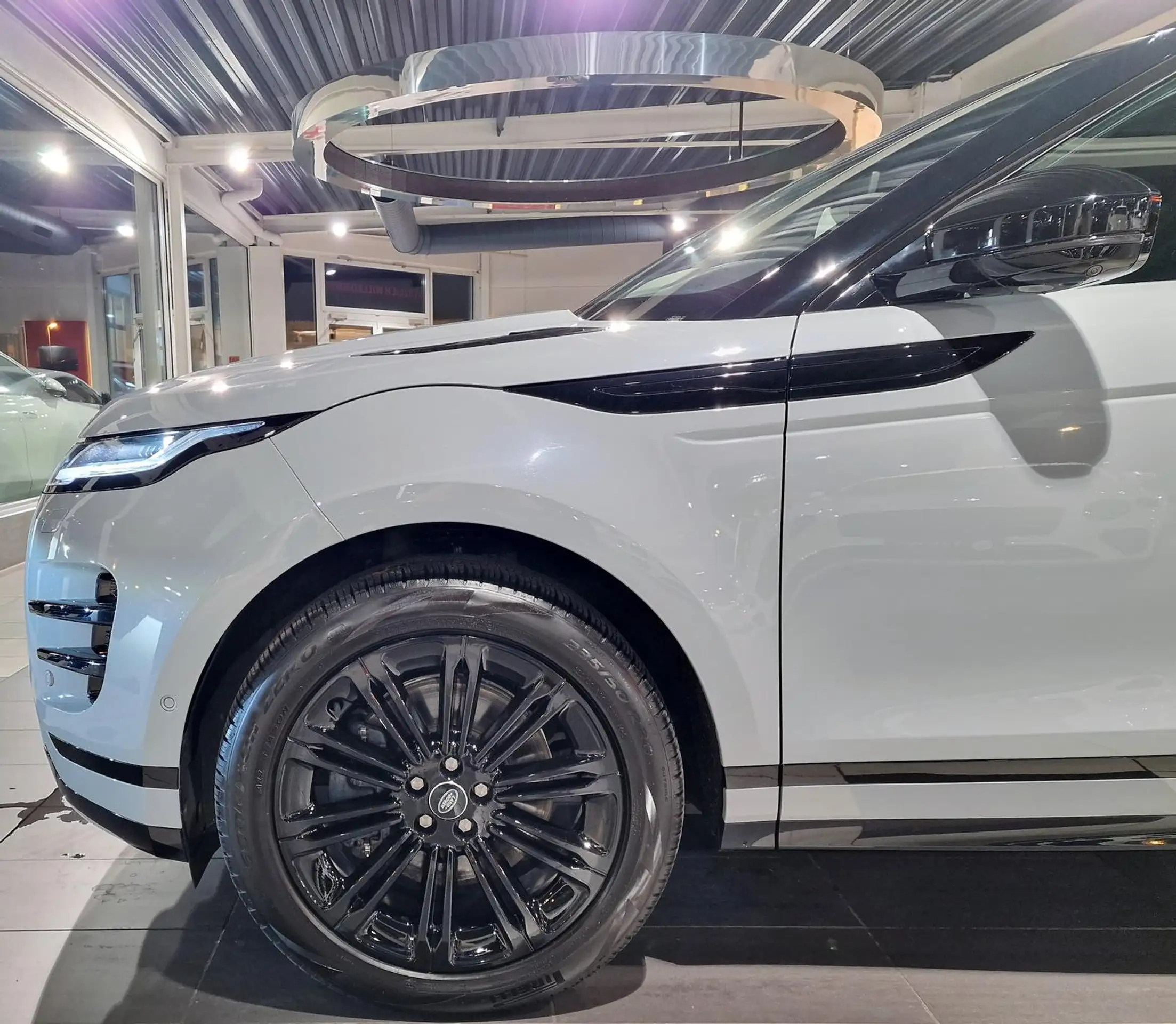 Land Rover - Range Rover Evoque