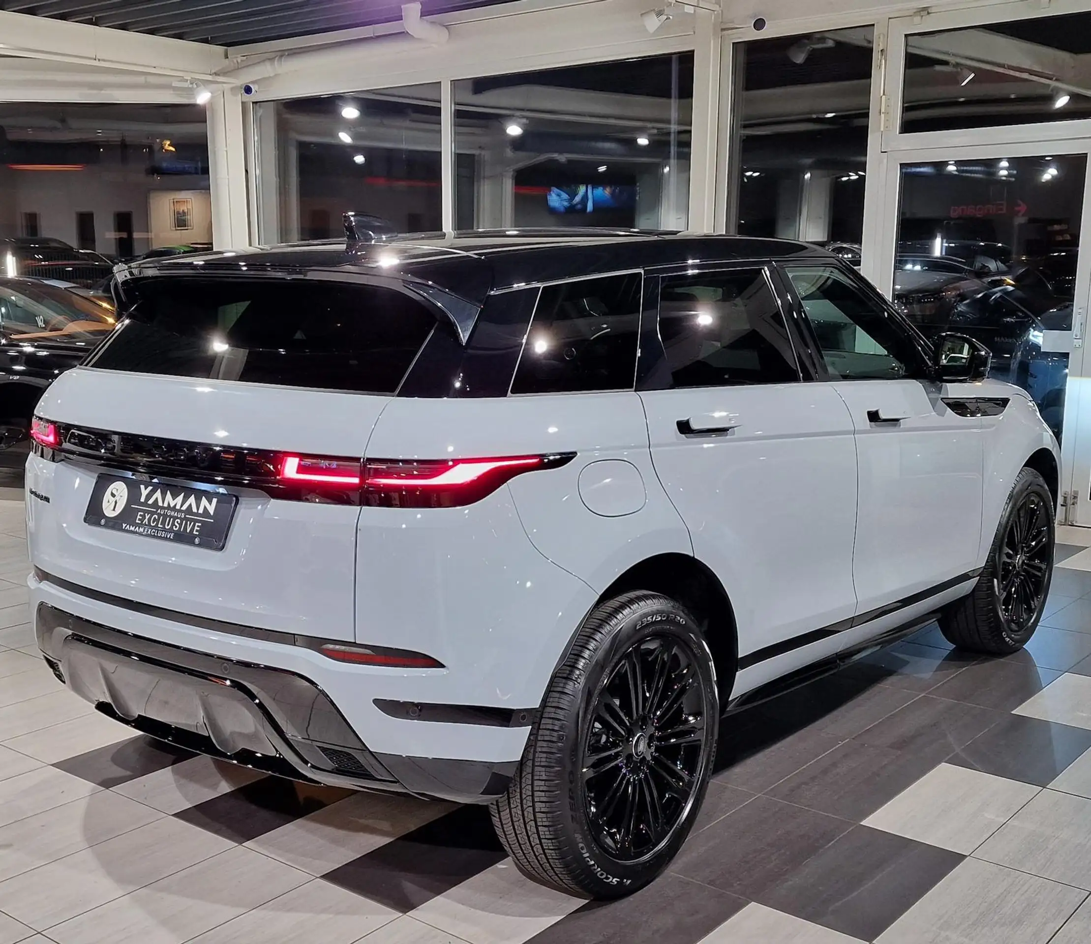 Land Rover - Range Rover Evoque