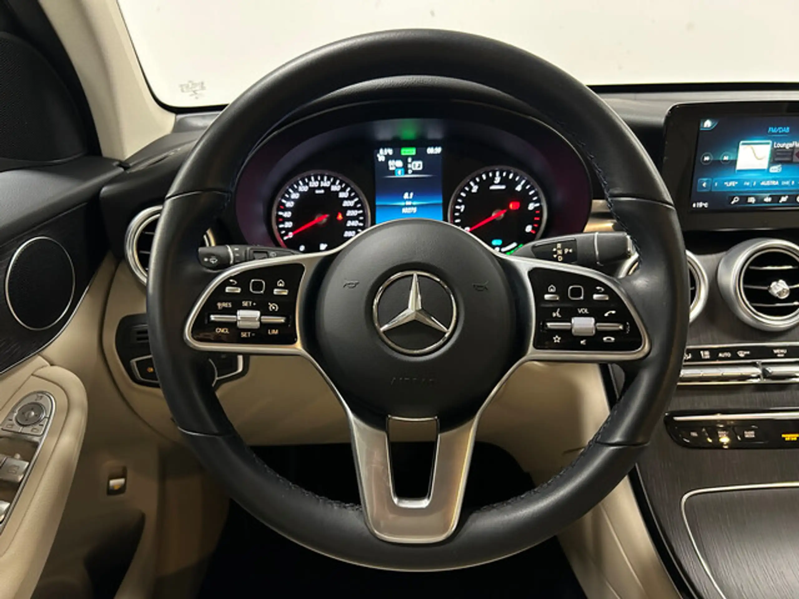 Mercedes-Benz - GLC 300