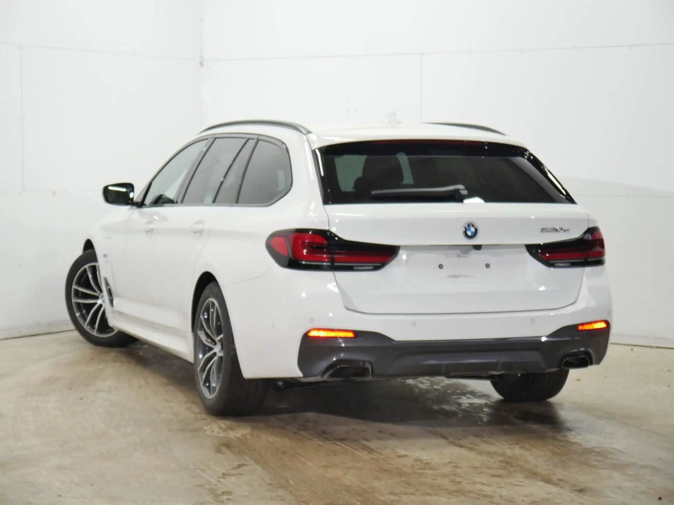 BMW - 530