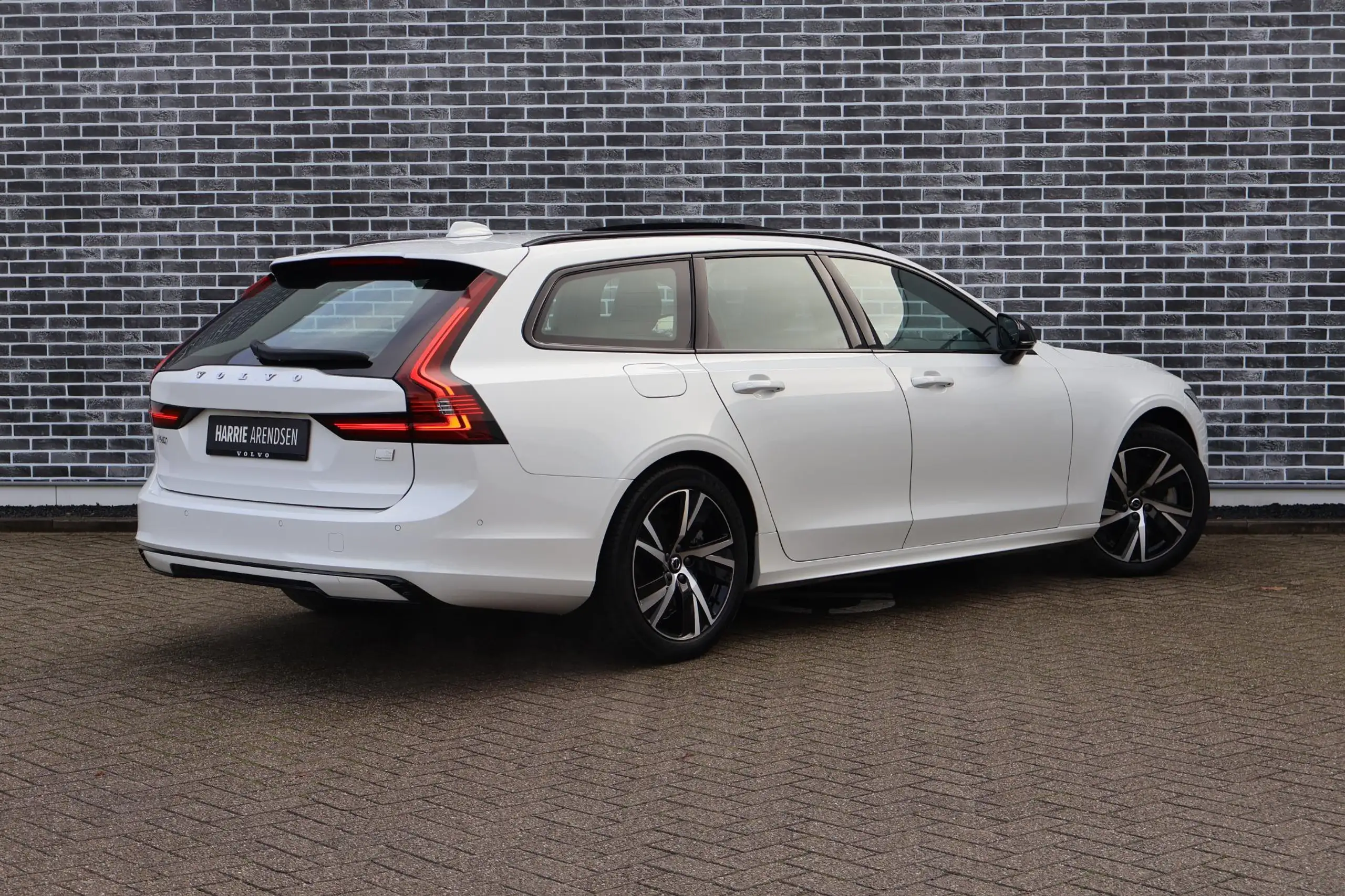 Volvo - V90