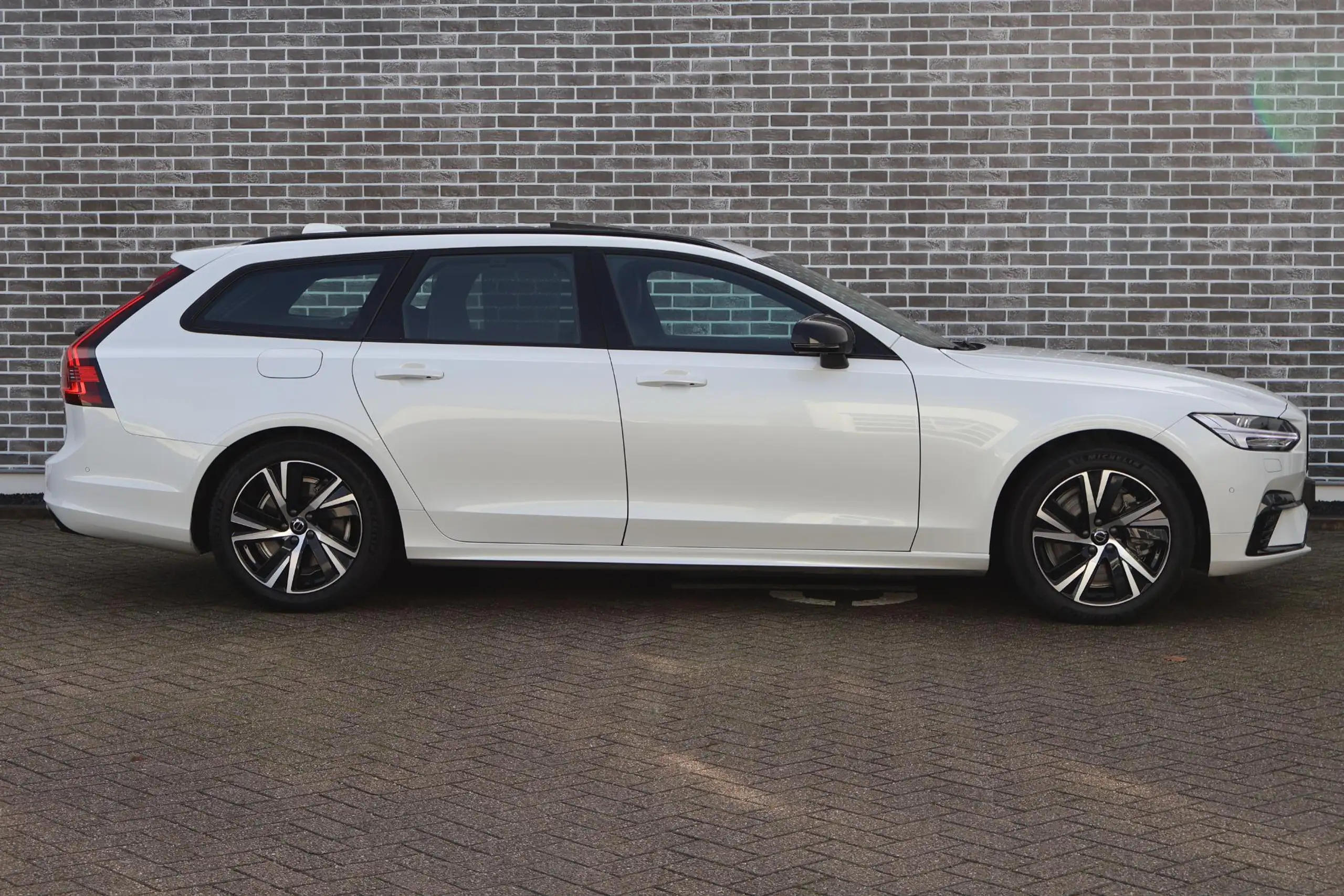 Volvo - V90