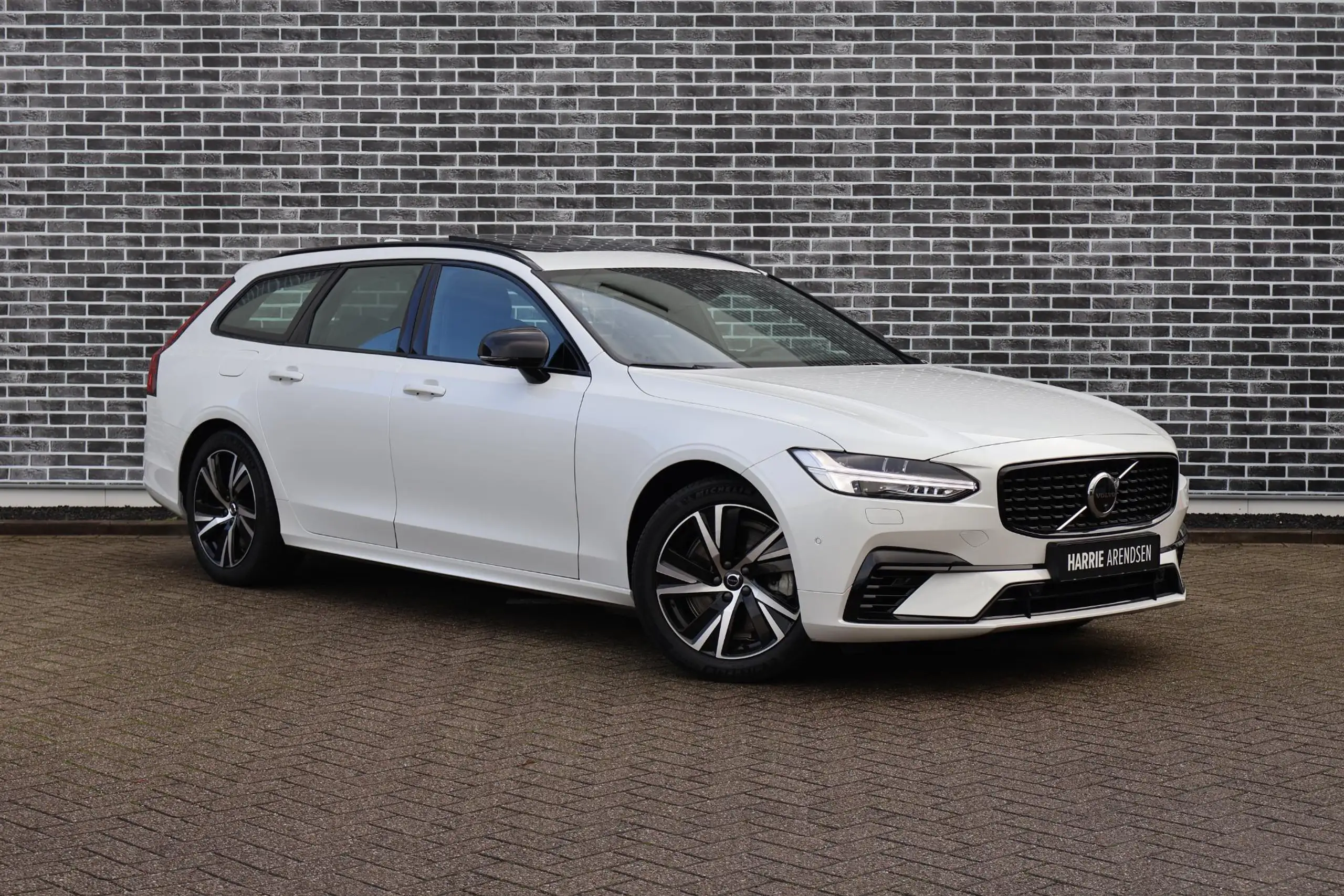 Volvo - V90