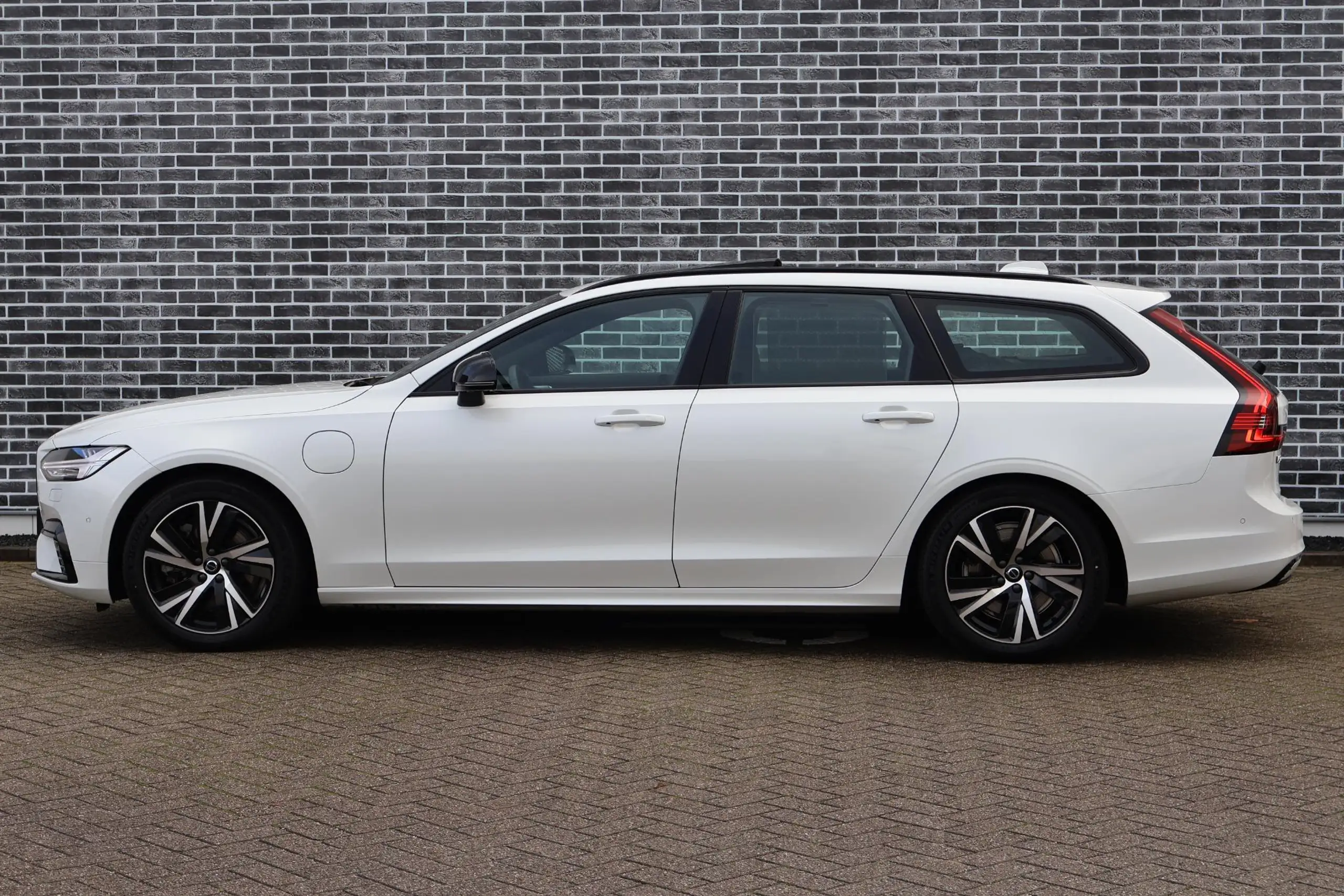 Volvo - V90