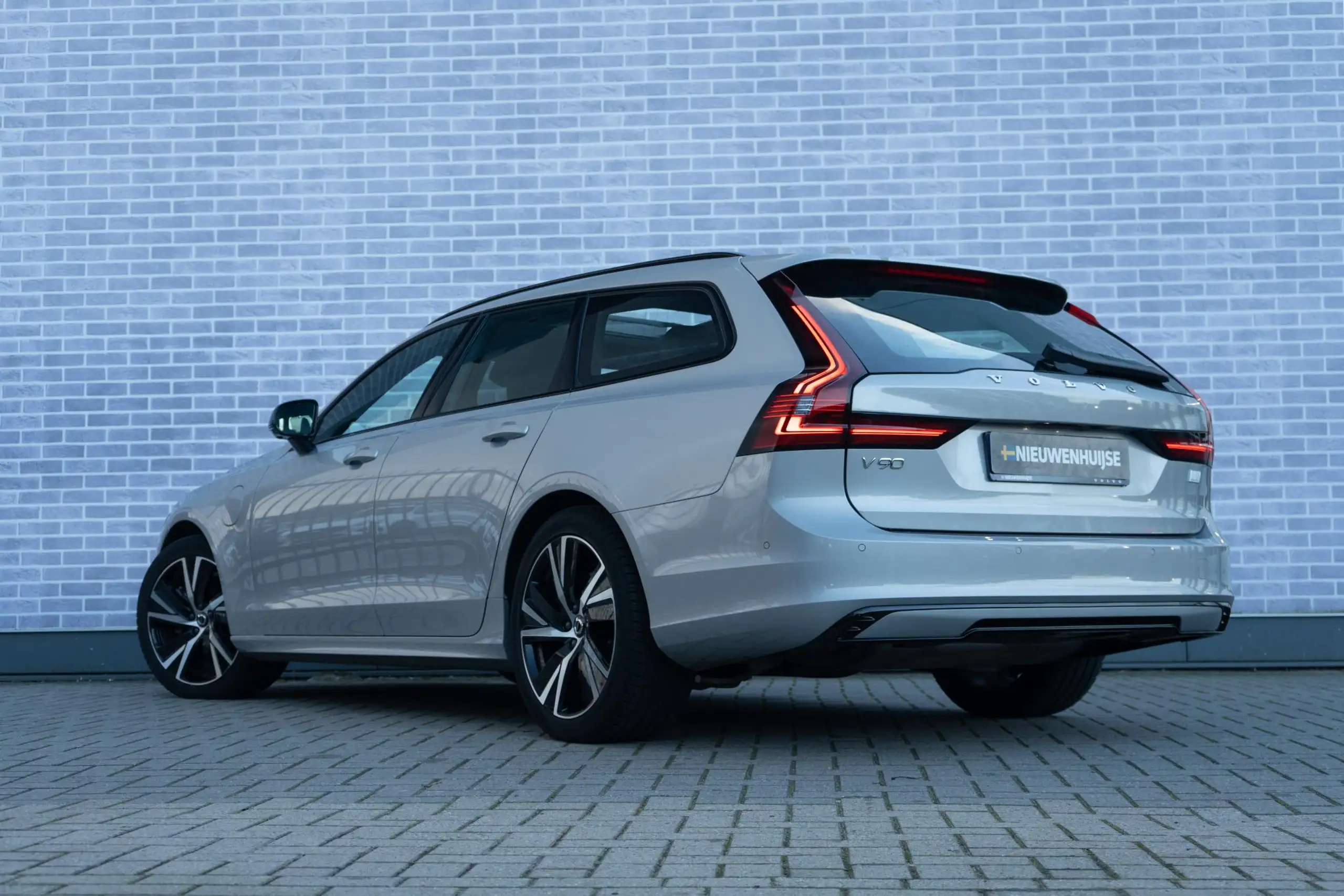 Volvo - V90