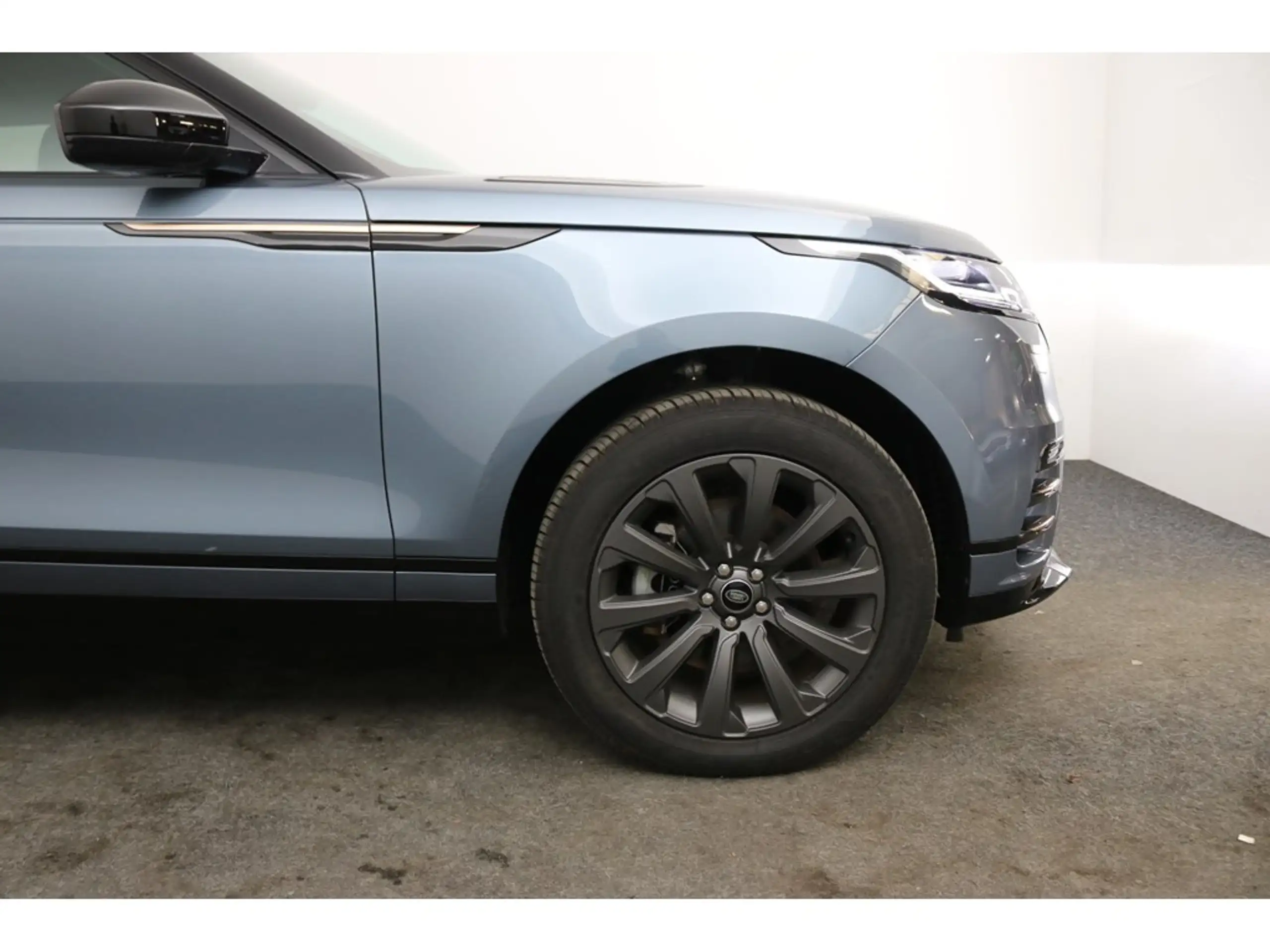 Land Rover - Range Rover Velar