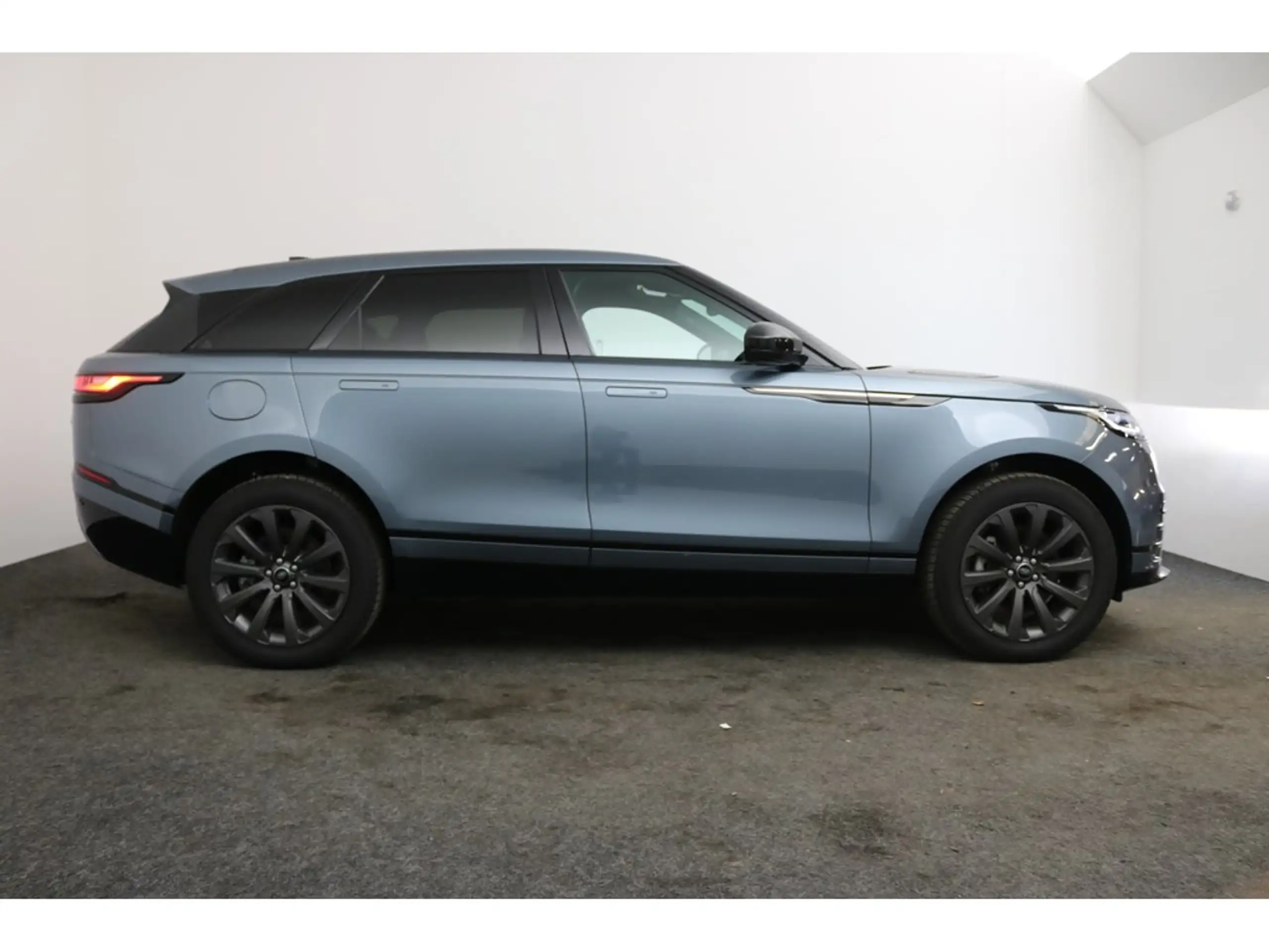 Land Rover - Range Rover Velar