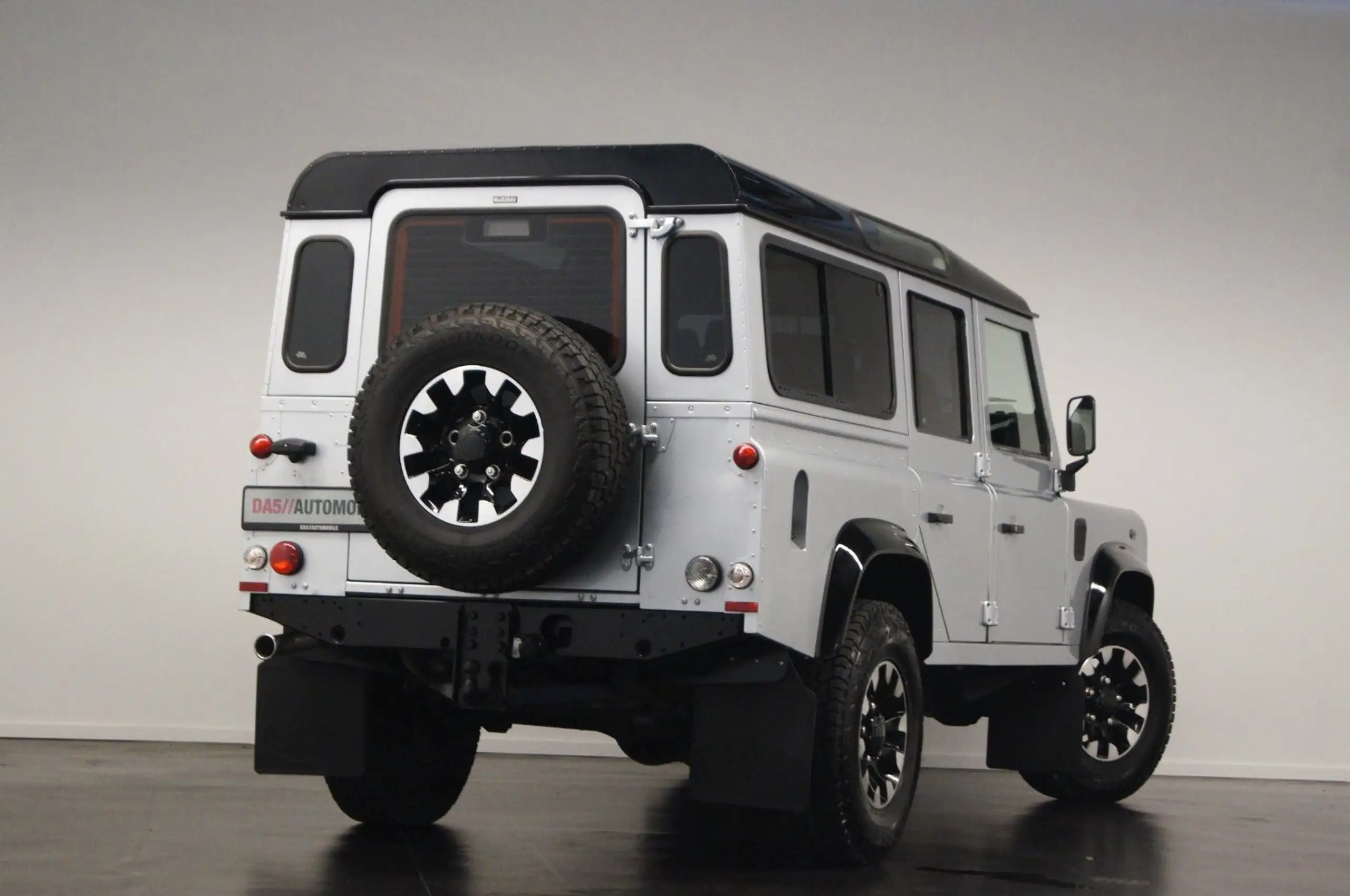 Land Rover - Defender