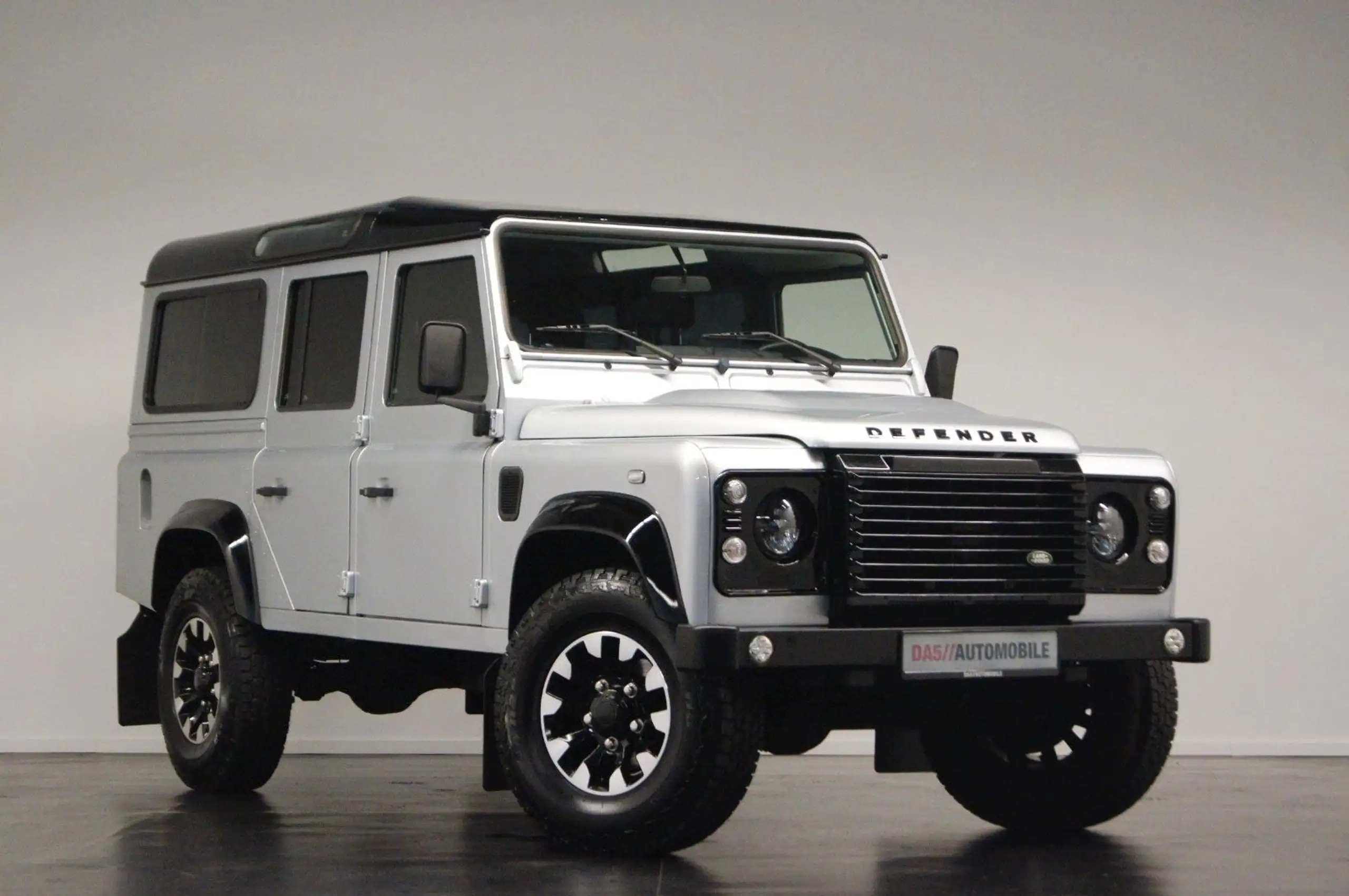 Land Rover - Defender