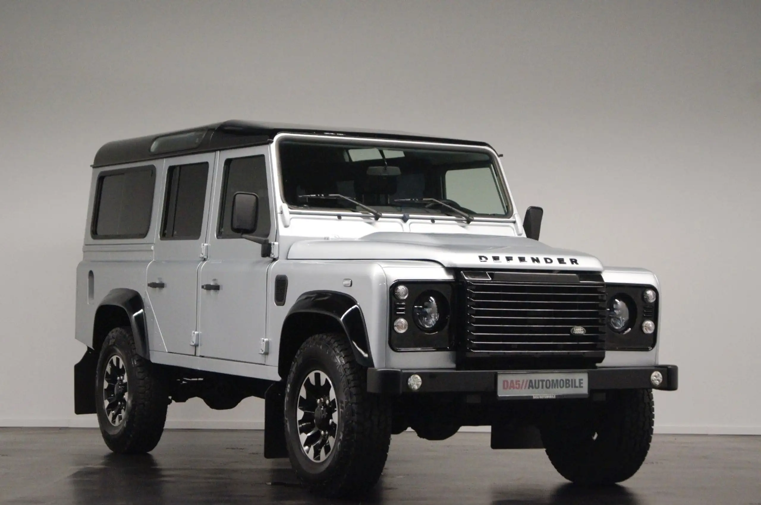 Land Rover - Defender