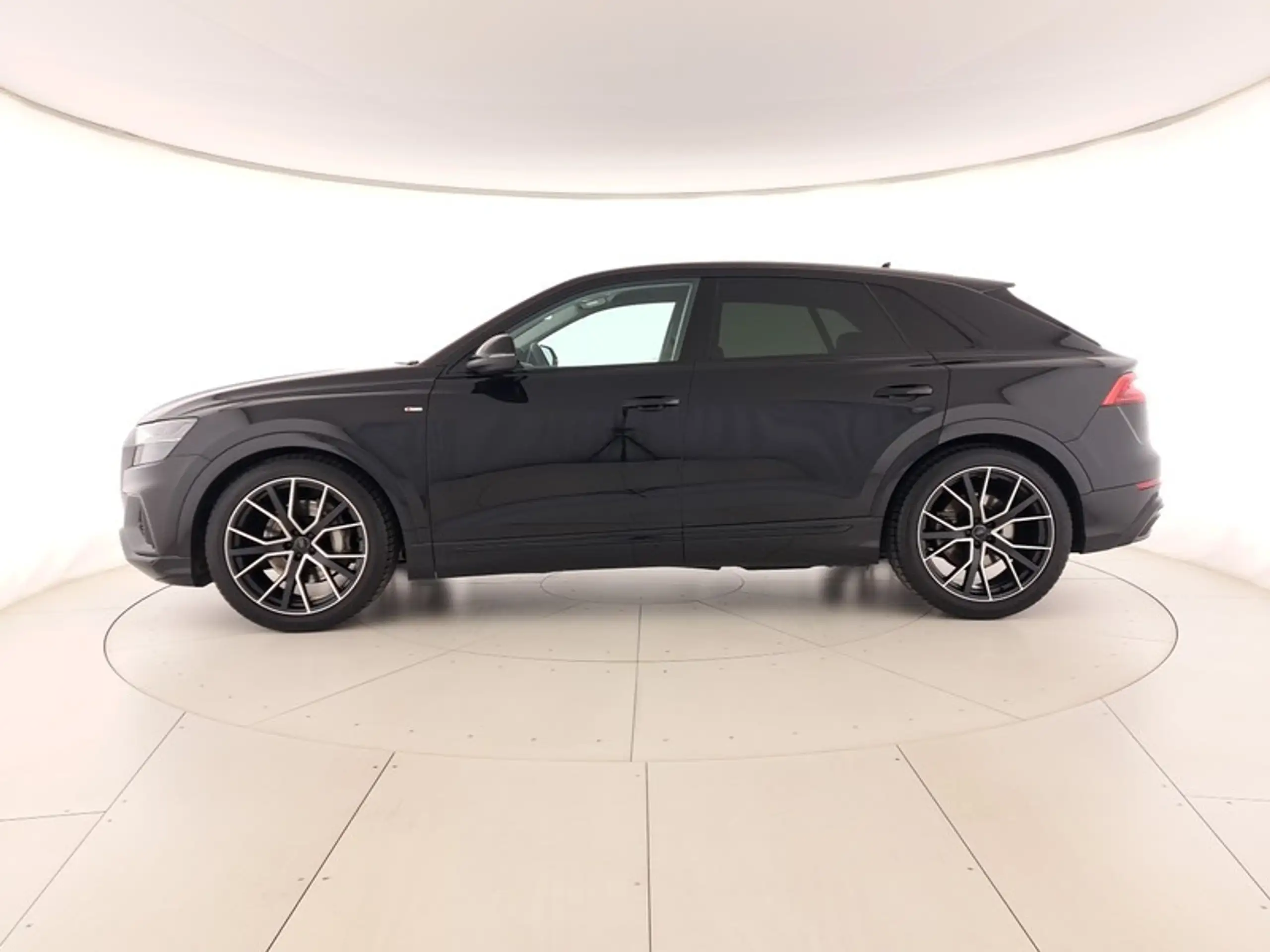 Audi - Q8