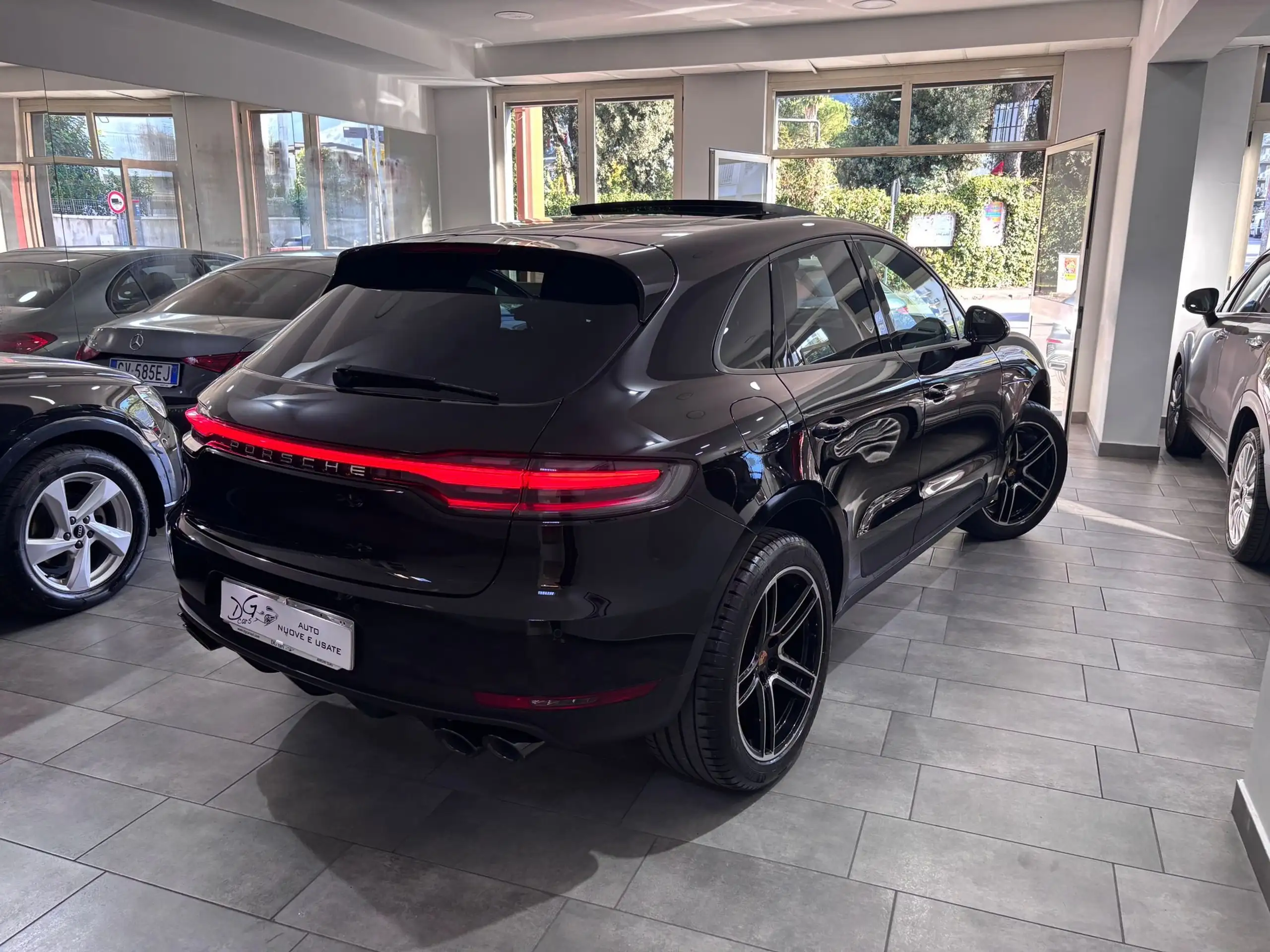 Porsche - Macan