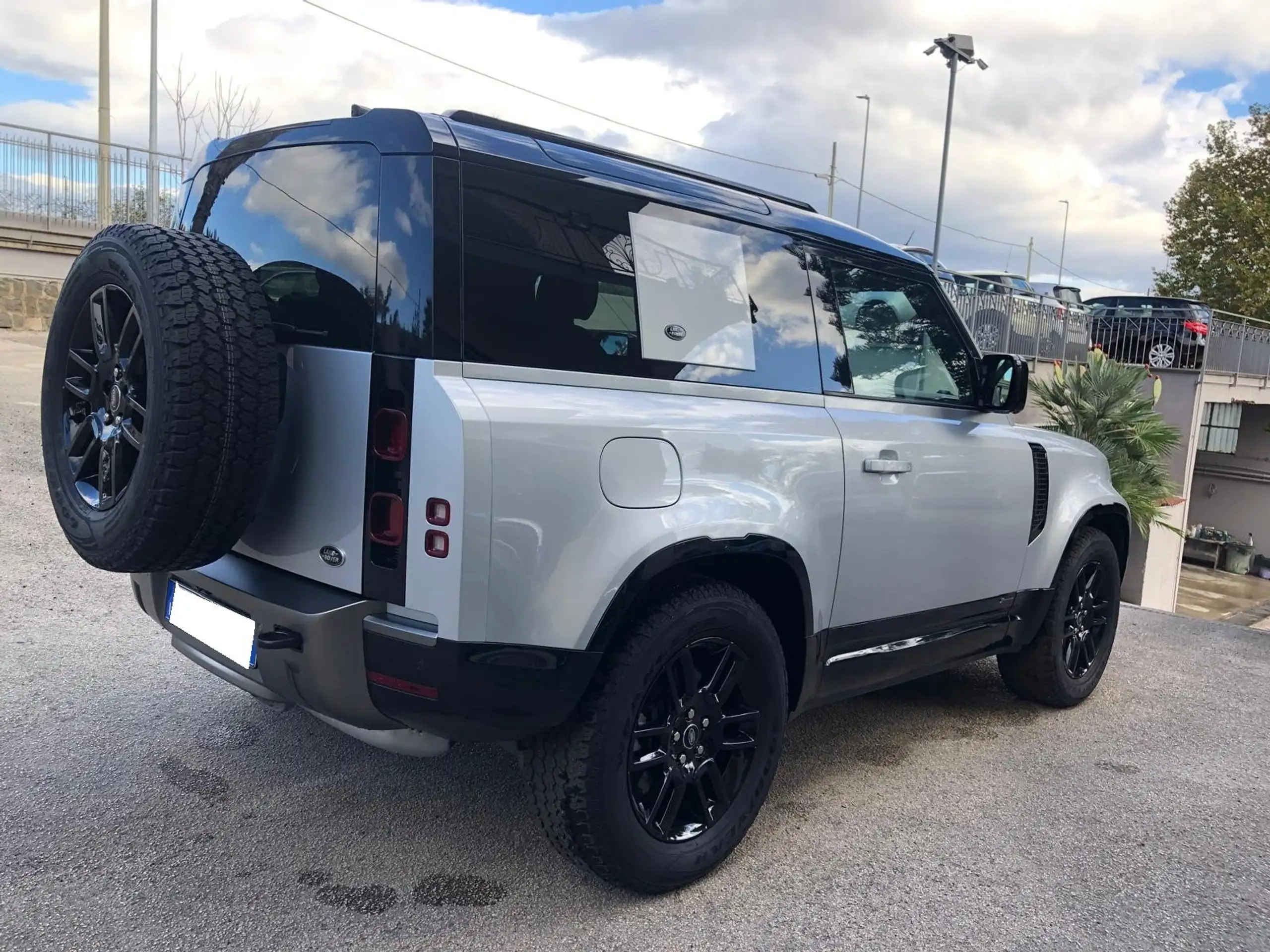 Land Rover - Defender