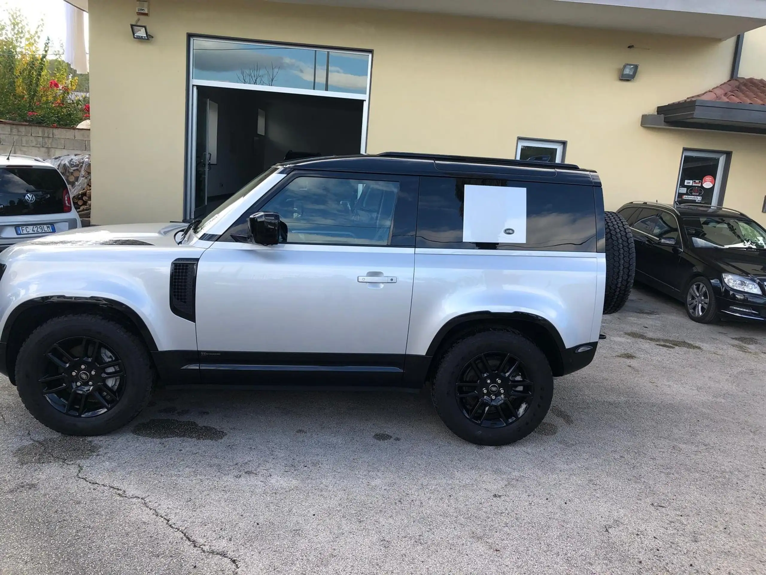 Land Rover - Defender