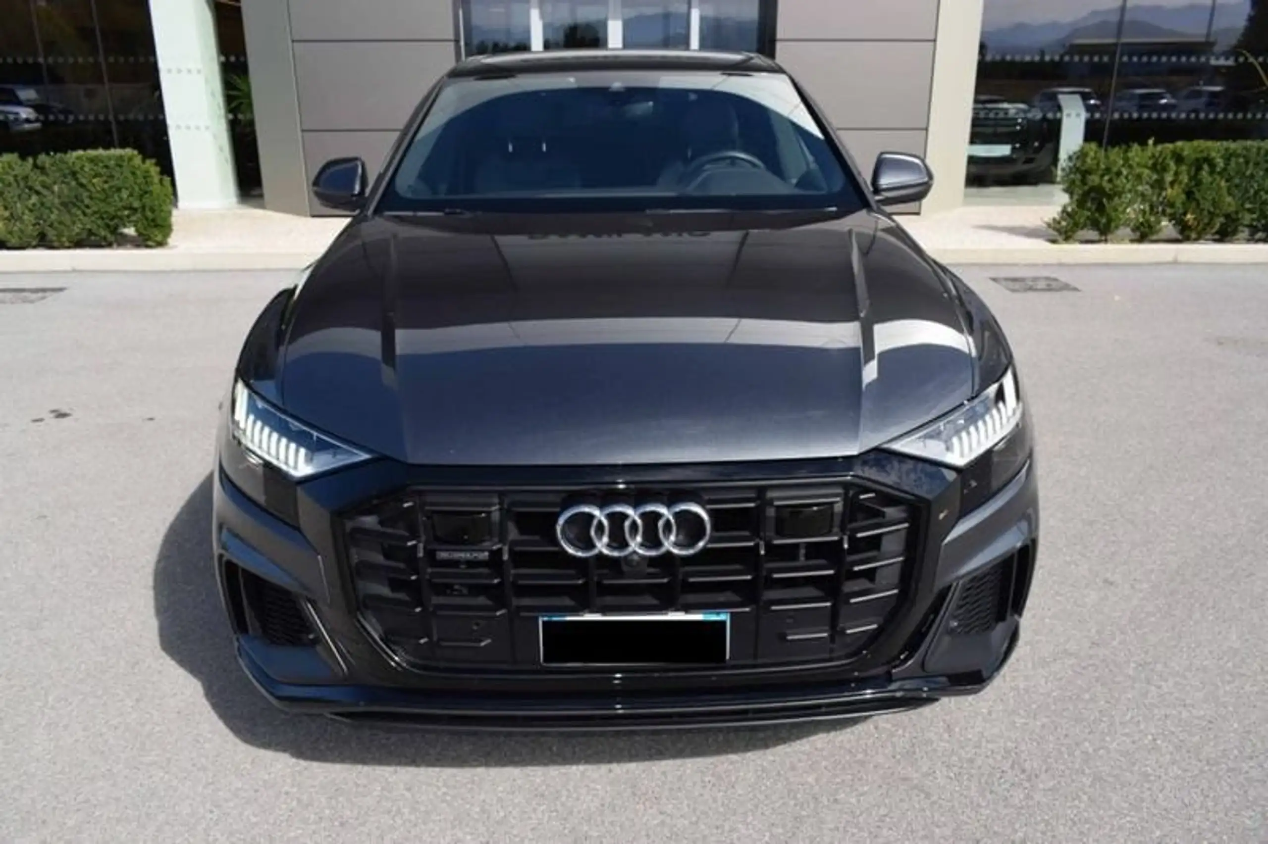 Audi - Q8