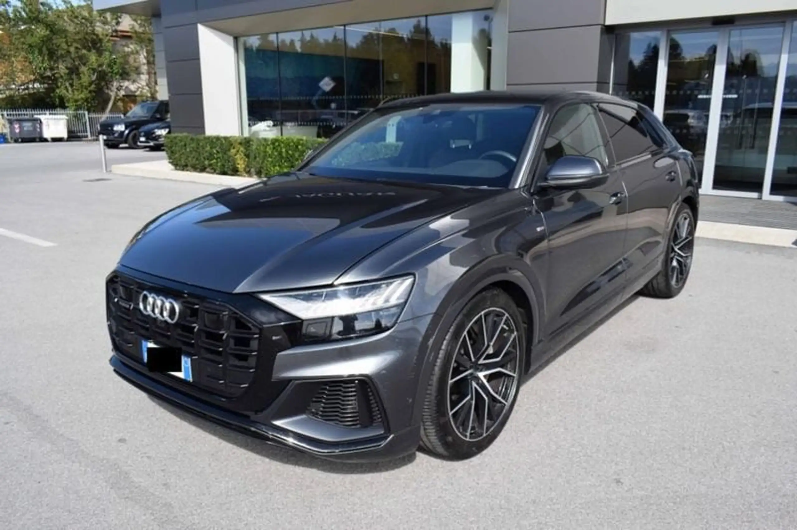 Audi - Q8