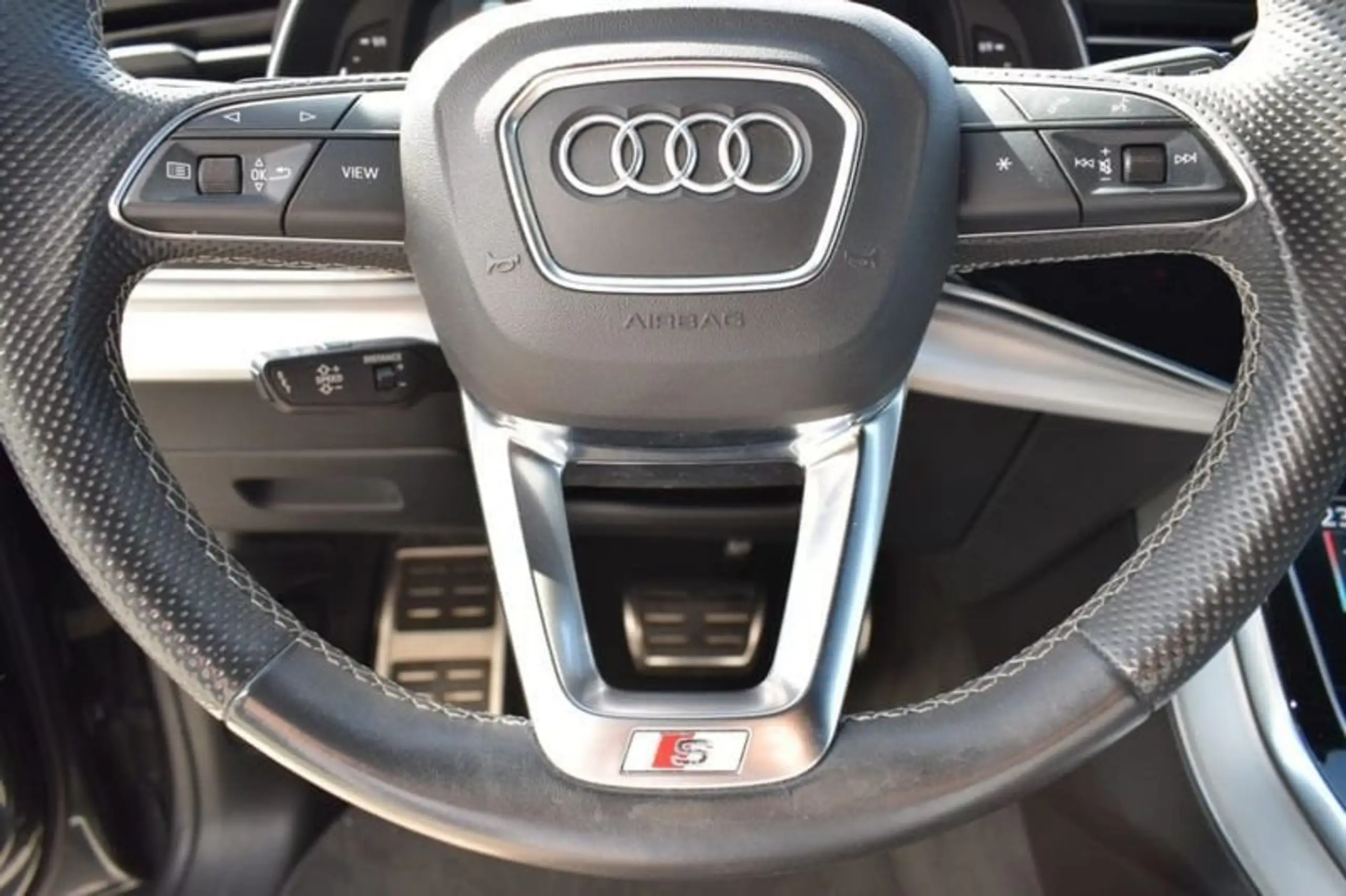 Audi - Q8