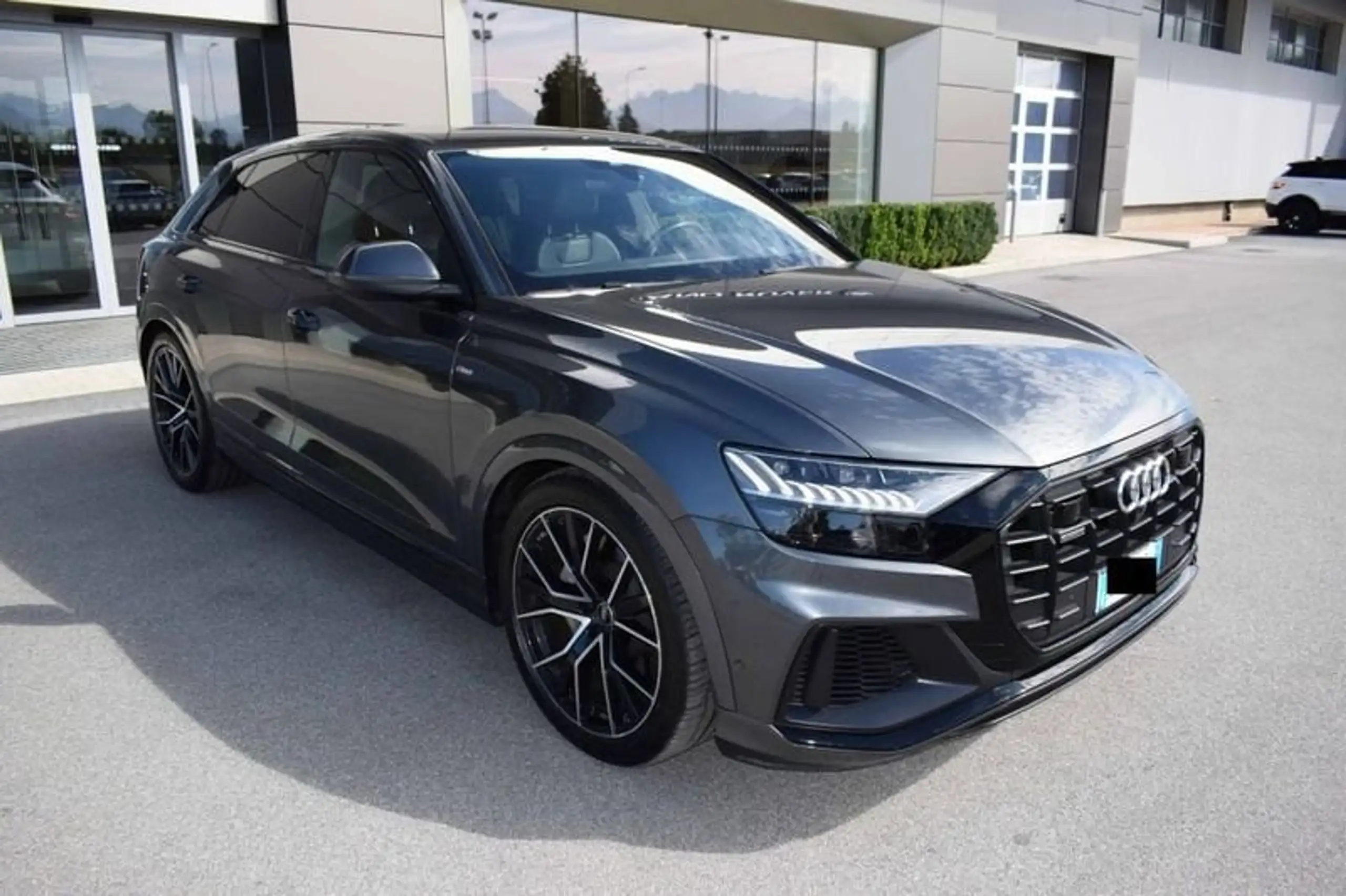 Audi - Q8