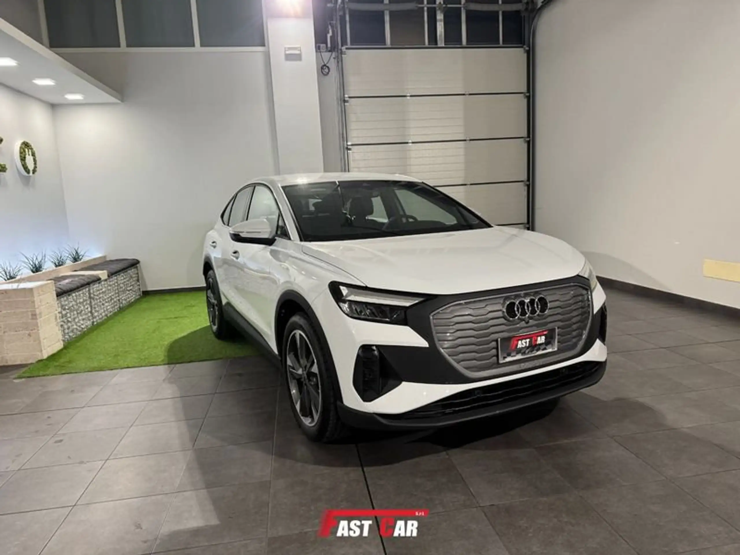 Audi - Q4 e-tron