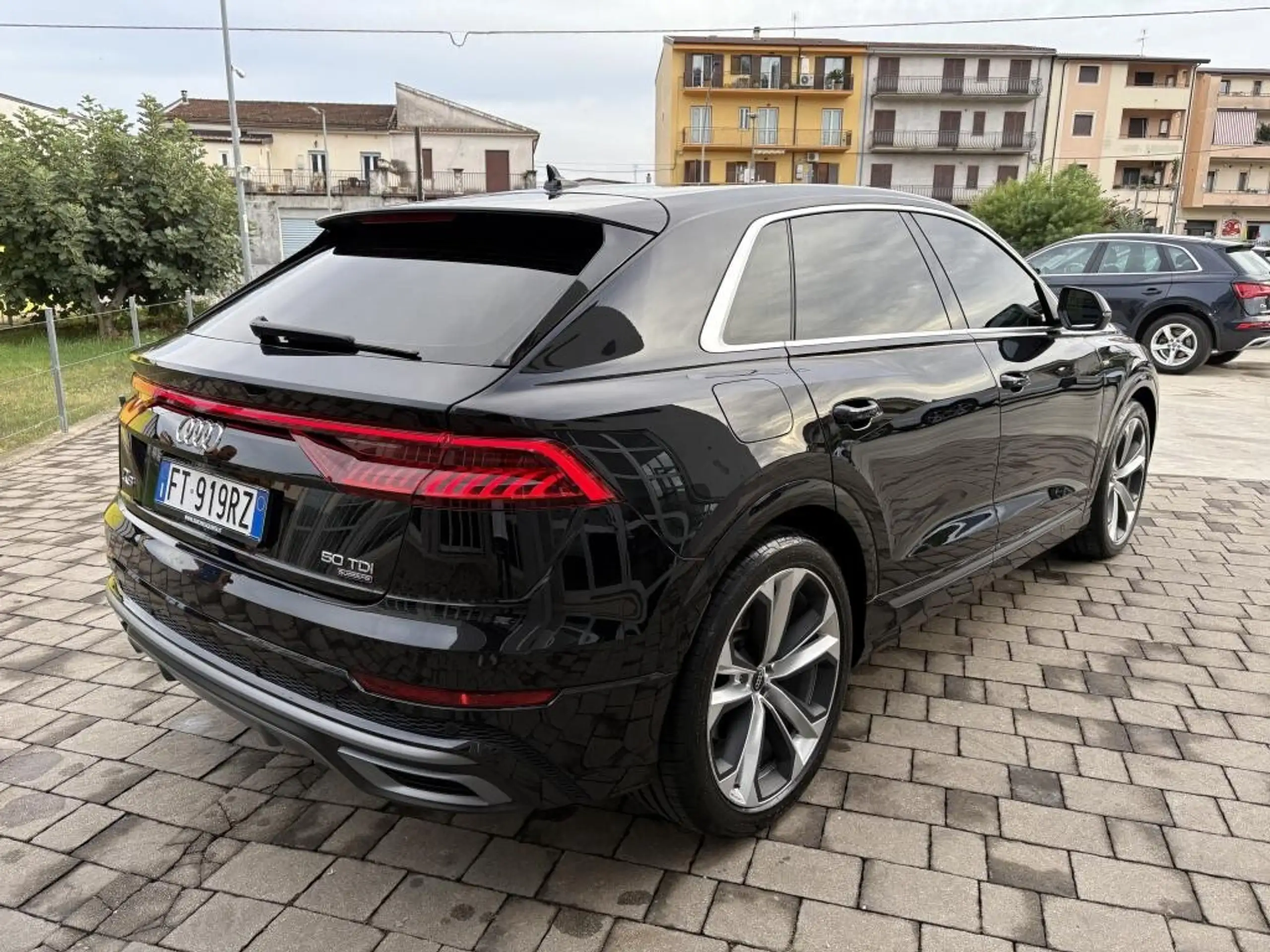 Audi - Q8