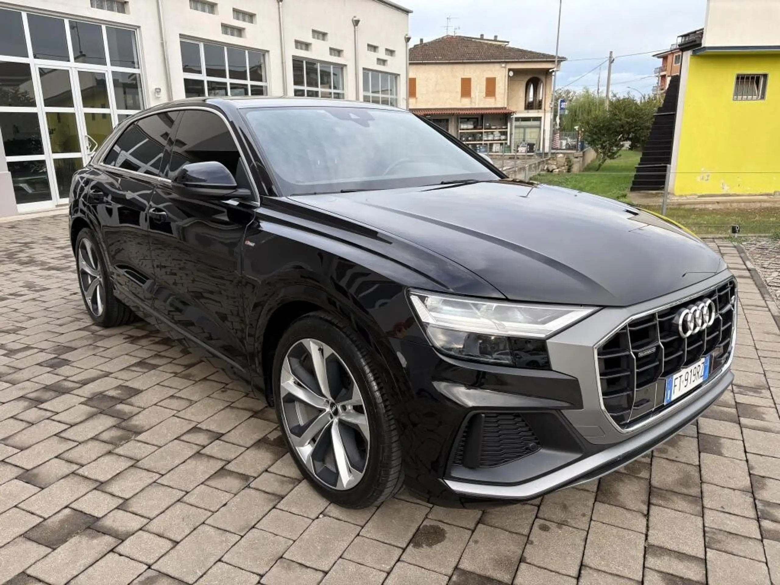 Audi - Q8