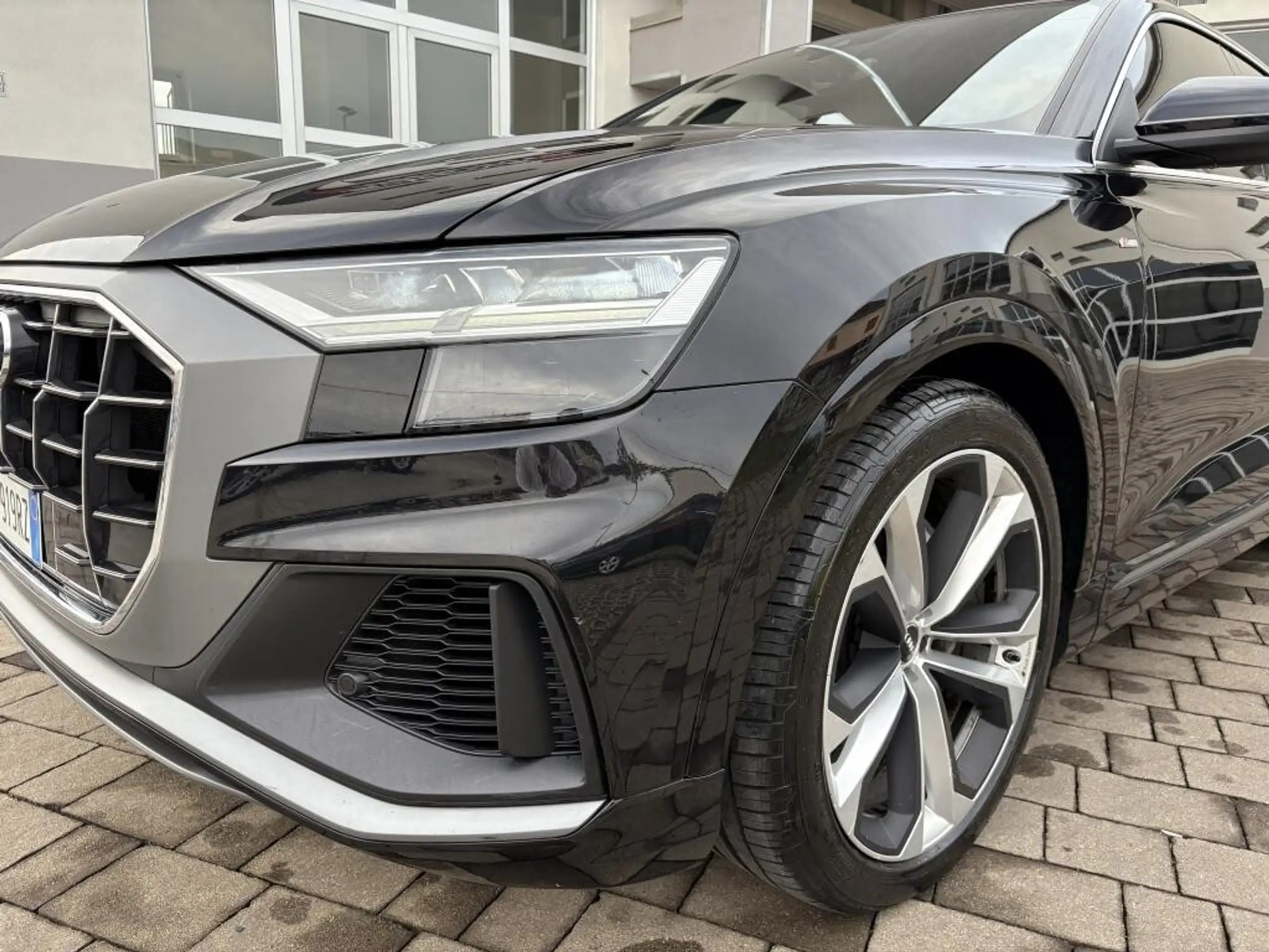 Audi - Q8