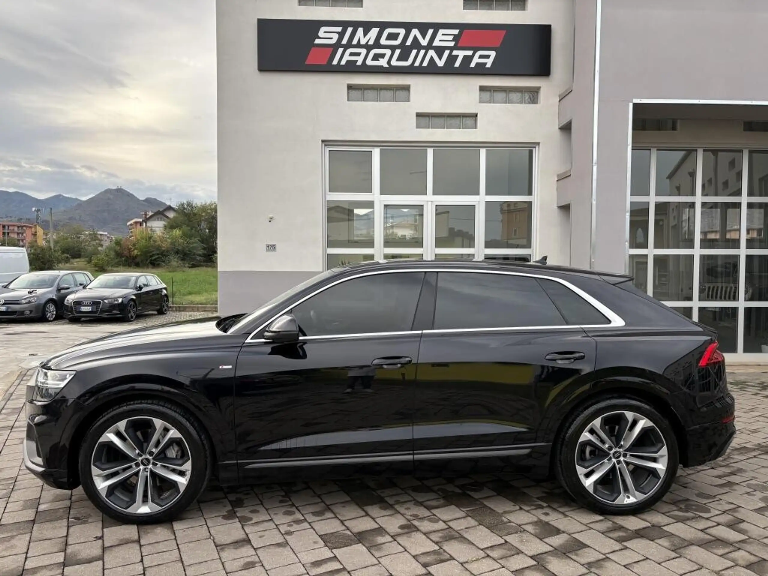 Audi - Q8