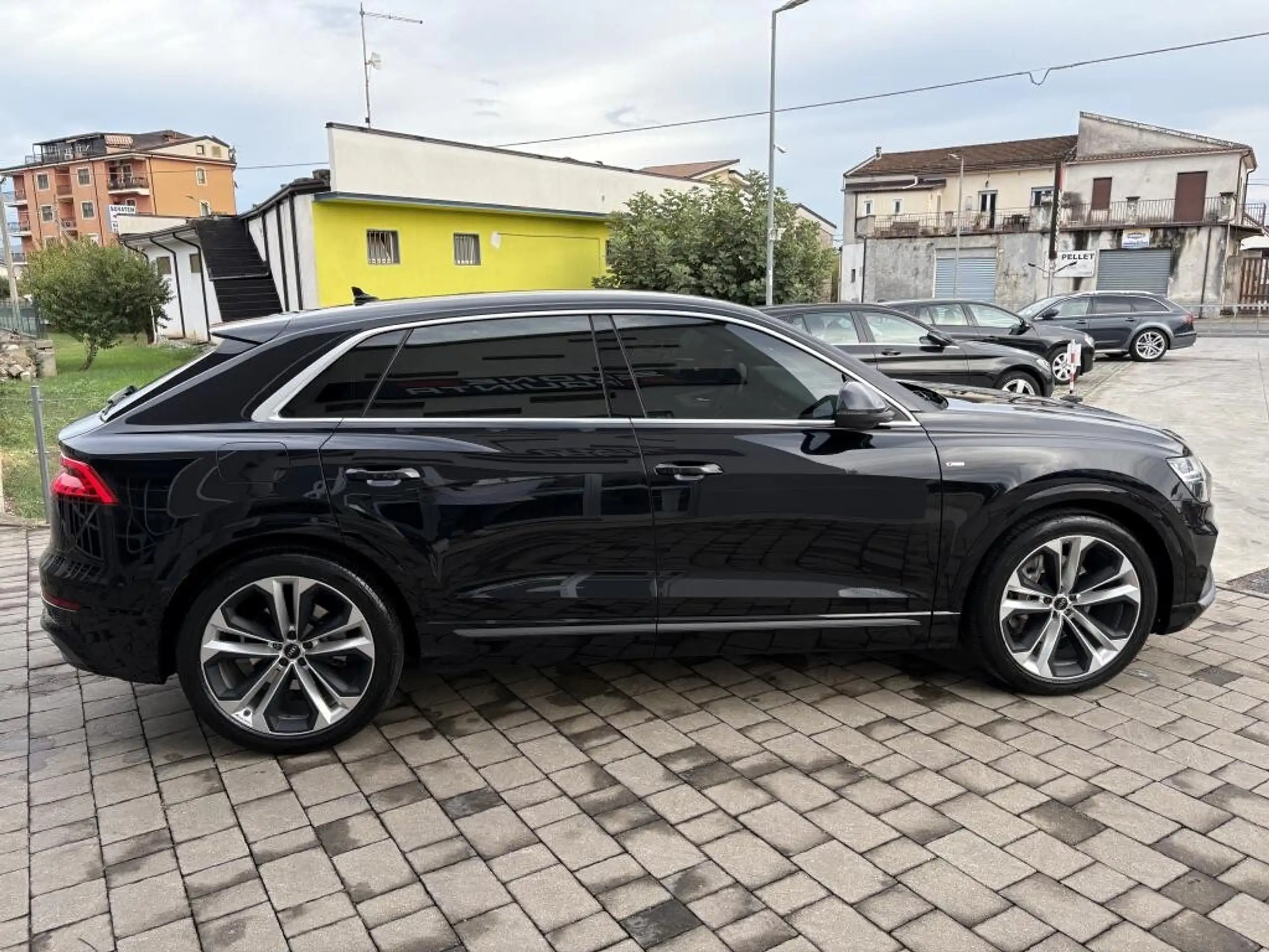 Audi - Q8