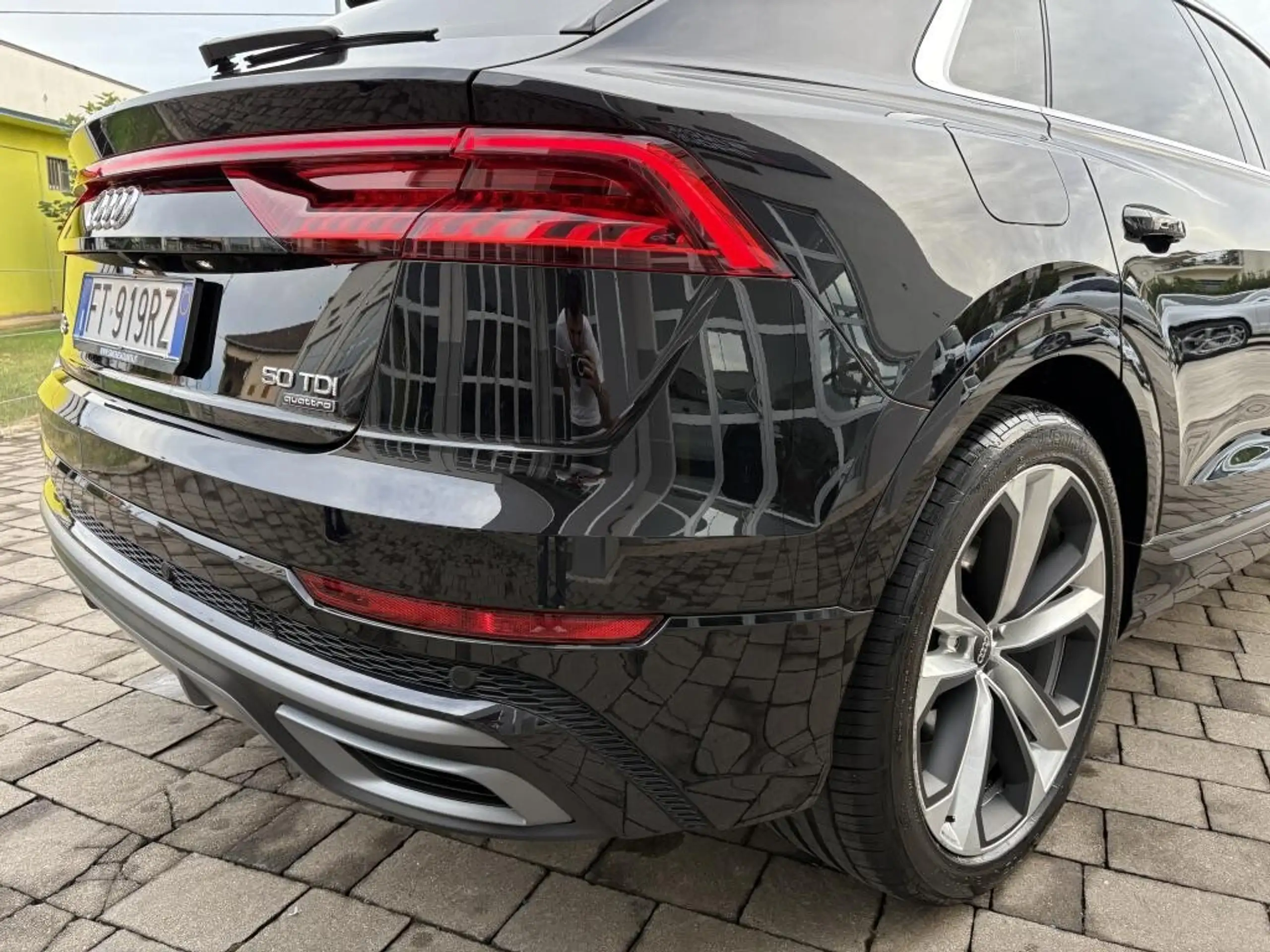 Audi - Q8