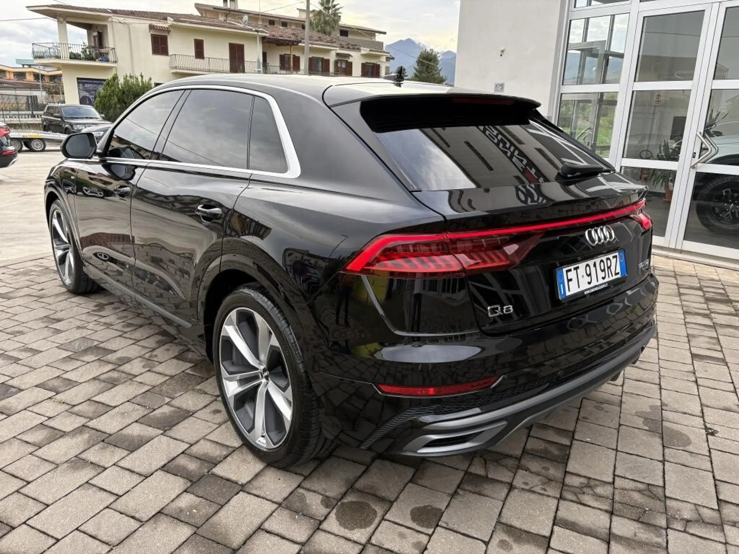 Audi - Q8