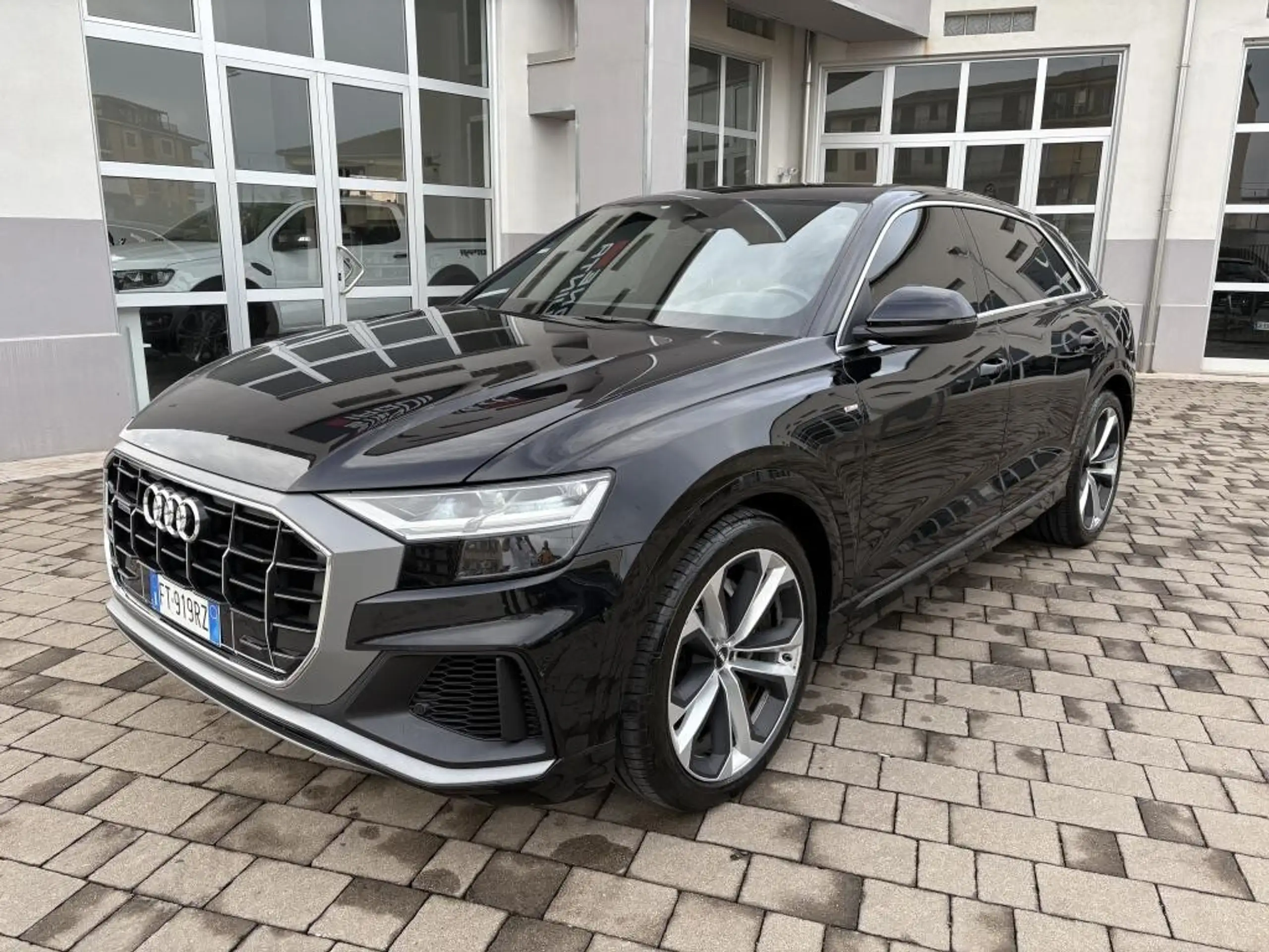 Audi - Q8