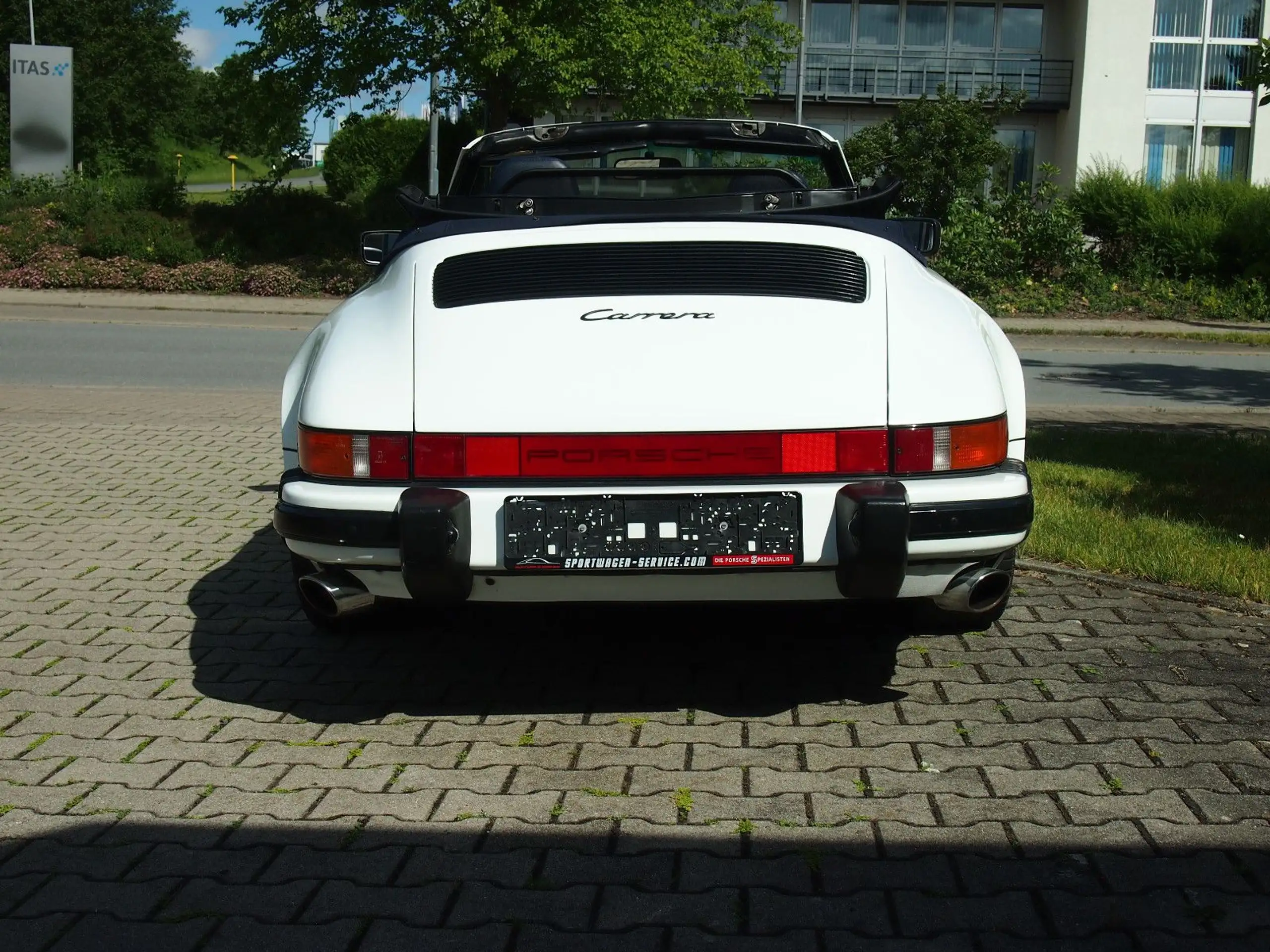 Porsche - 911