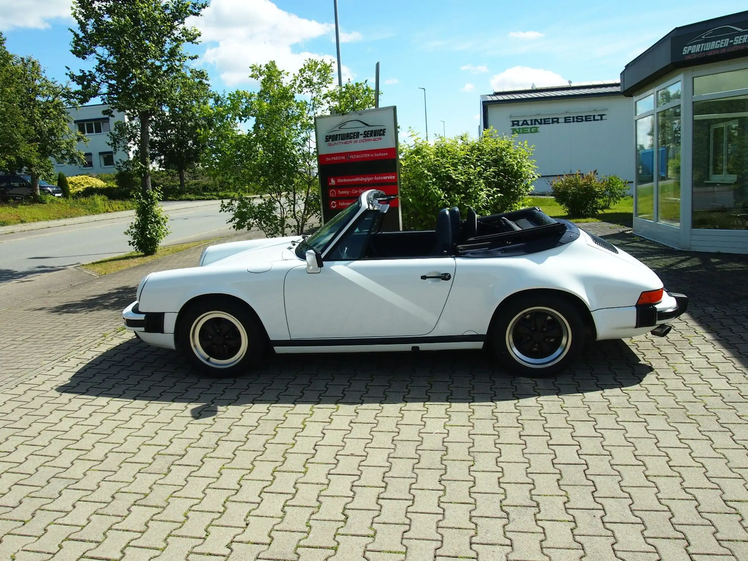 Porsche - 911