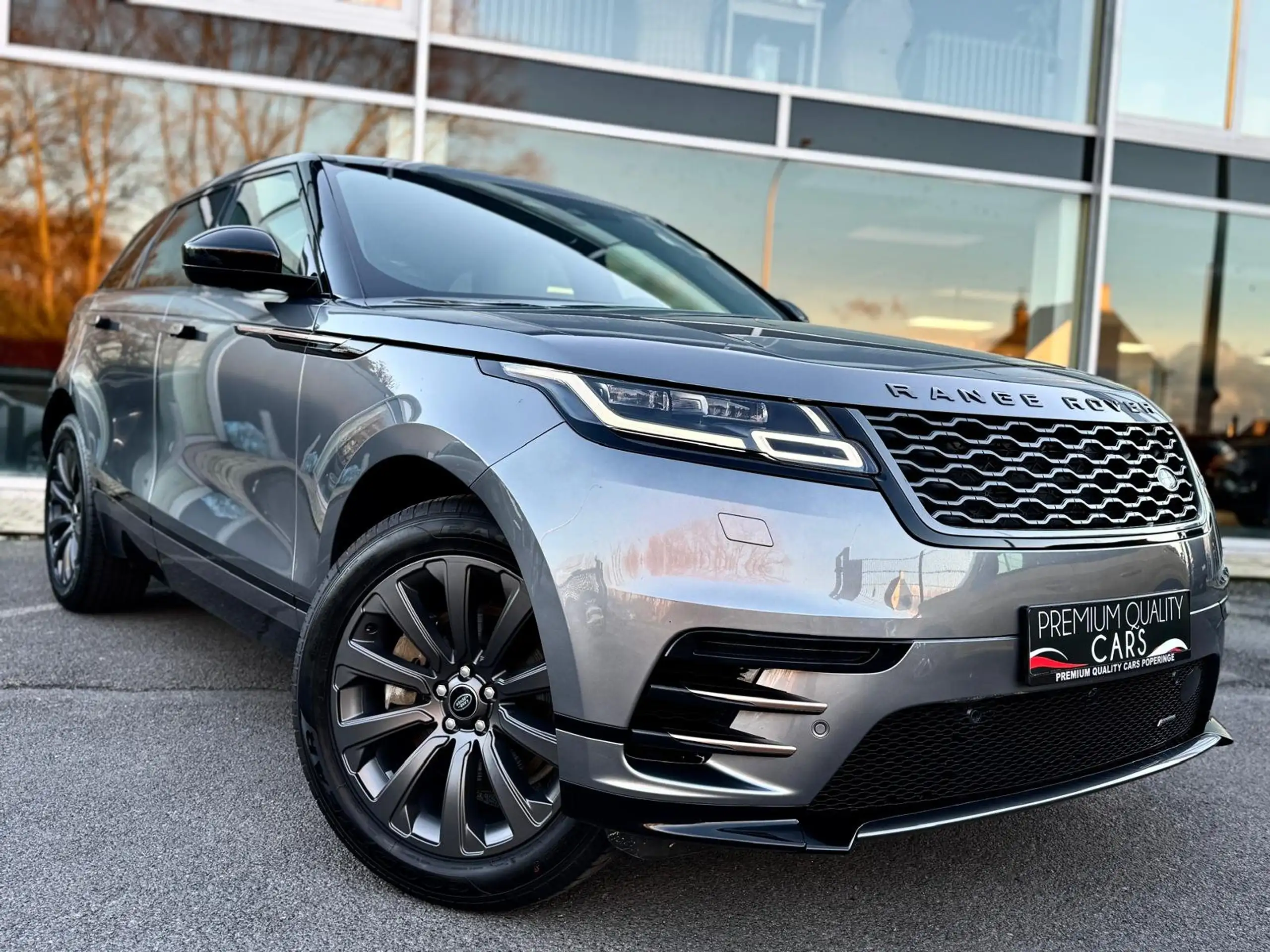 Land Rover - Range Rover Velar