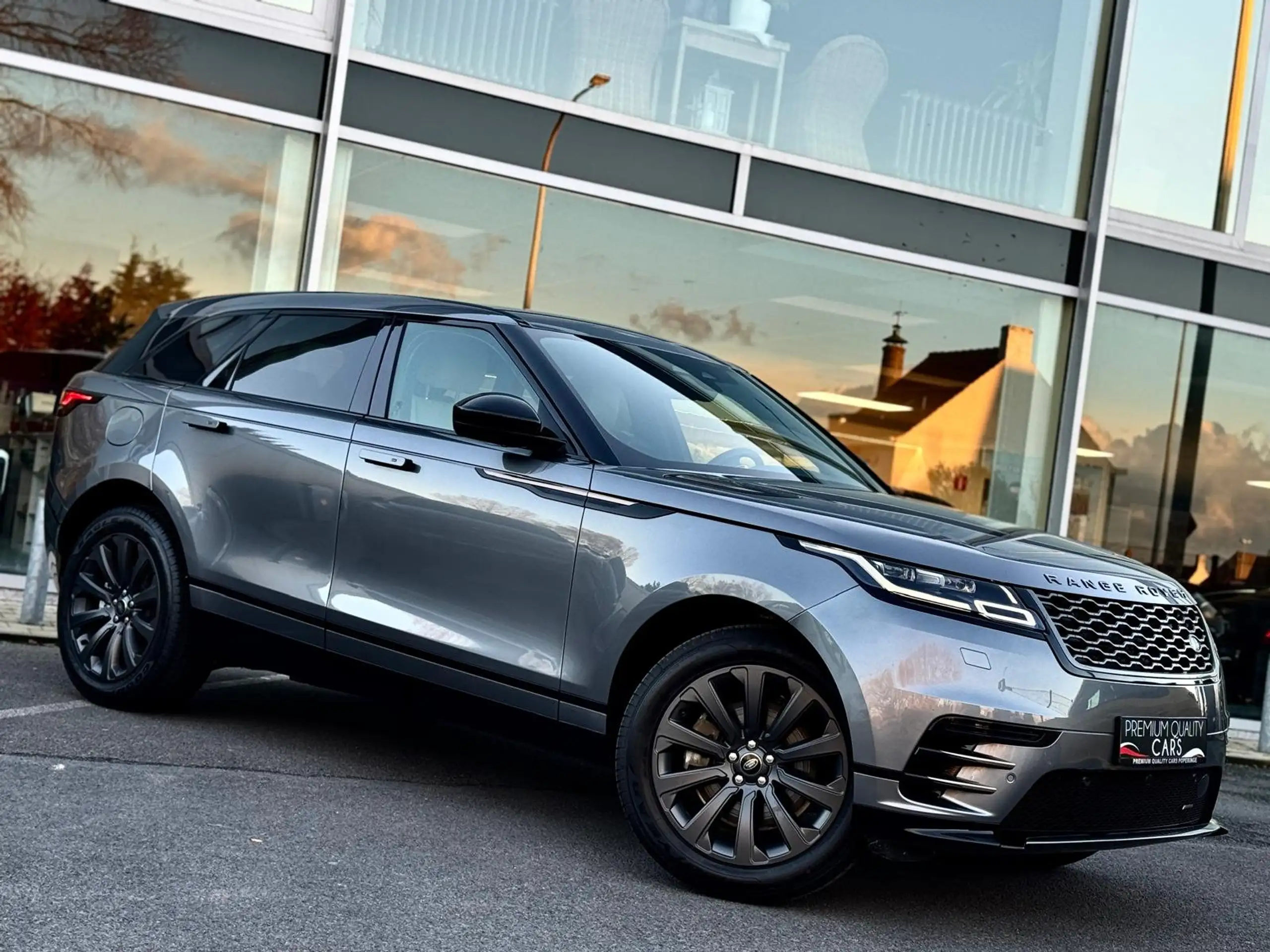 Land Rover - Range Rover Velar