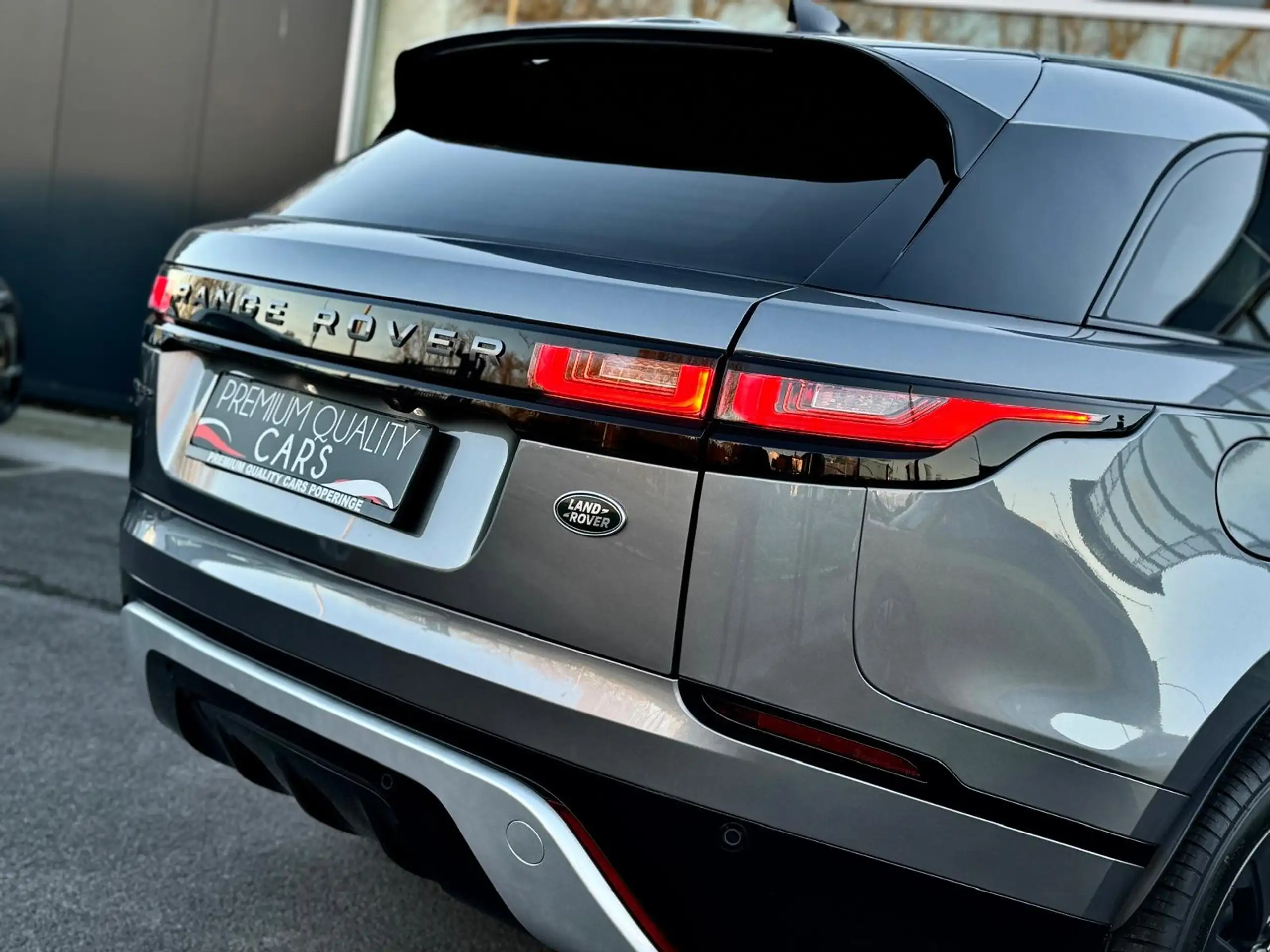 Land Rover - Range Rover Velar