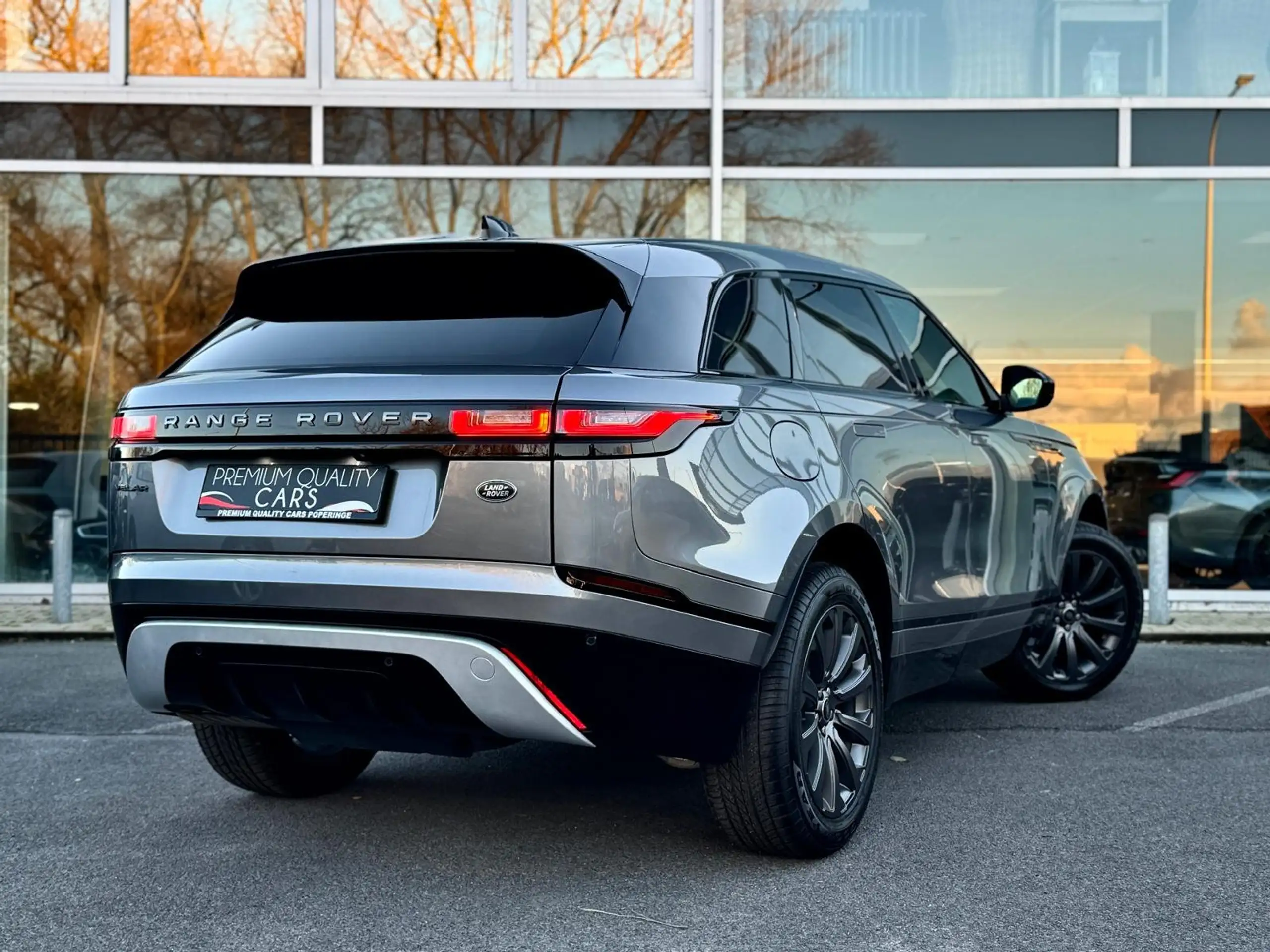 Land Rover - Range Rover Velar