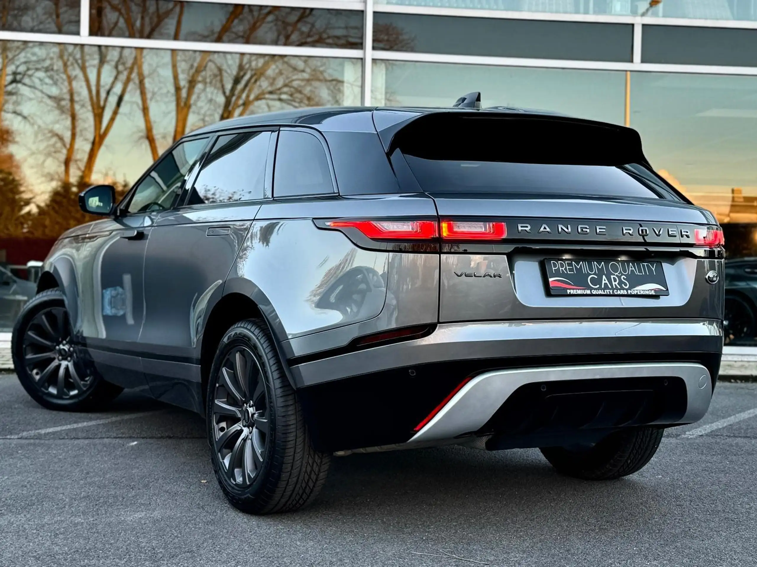 Land Rover - Range Rover Velar