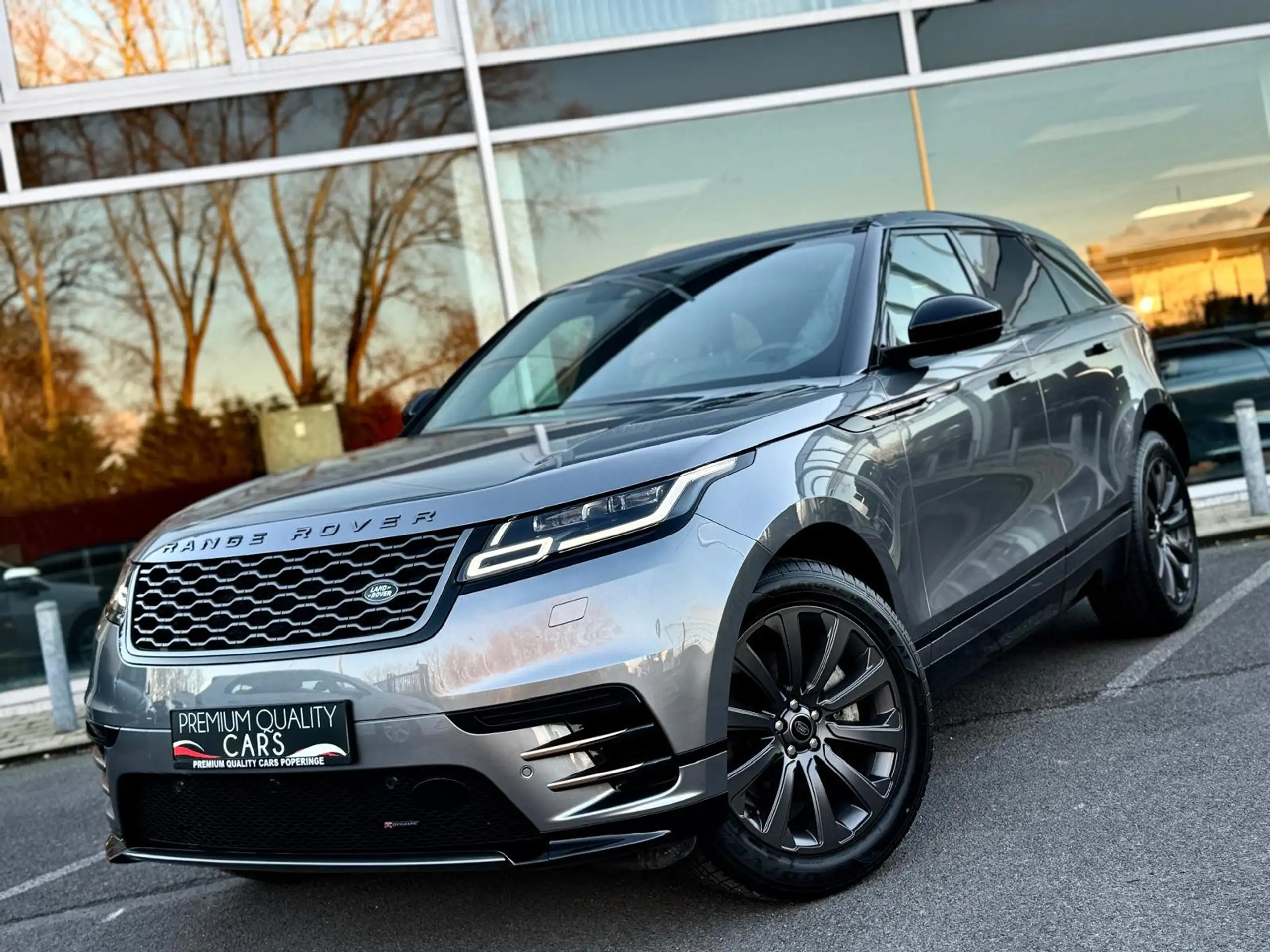 Land Rover - Range Rover Velar