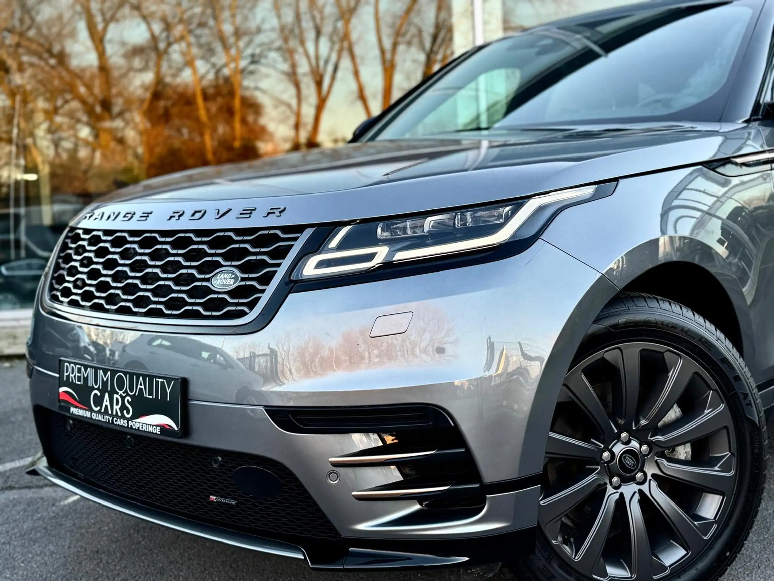 Land Rover - Range Rover Velar