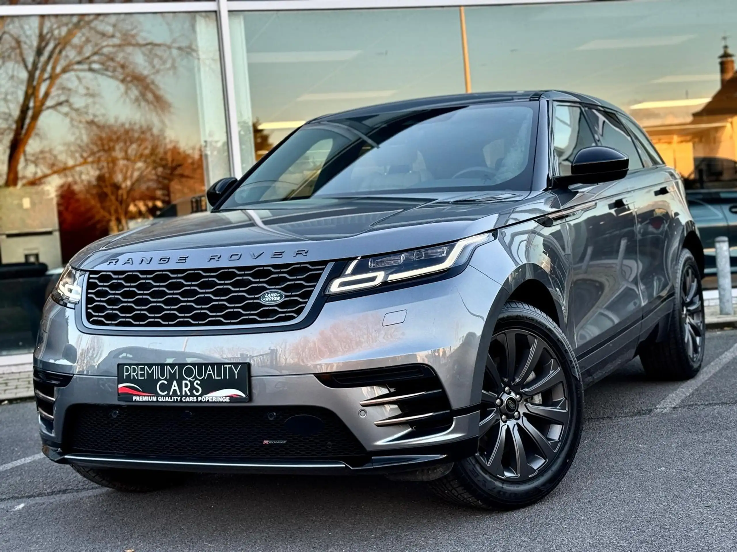 Land Rover - Range Rover Velar