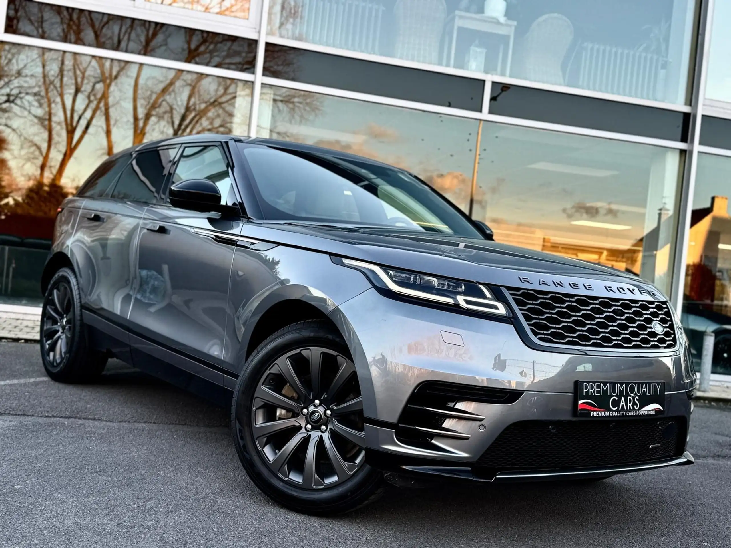 Land Rover - Range Rover Velar