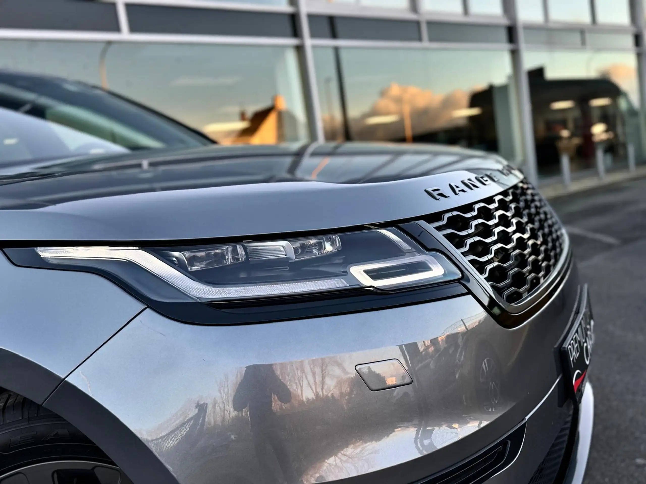 Land Rover - Range Rover Velar