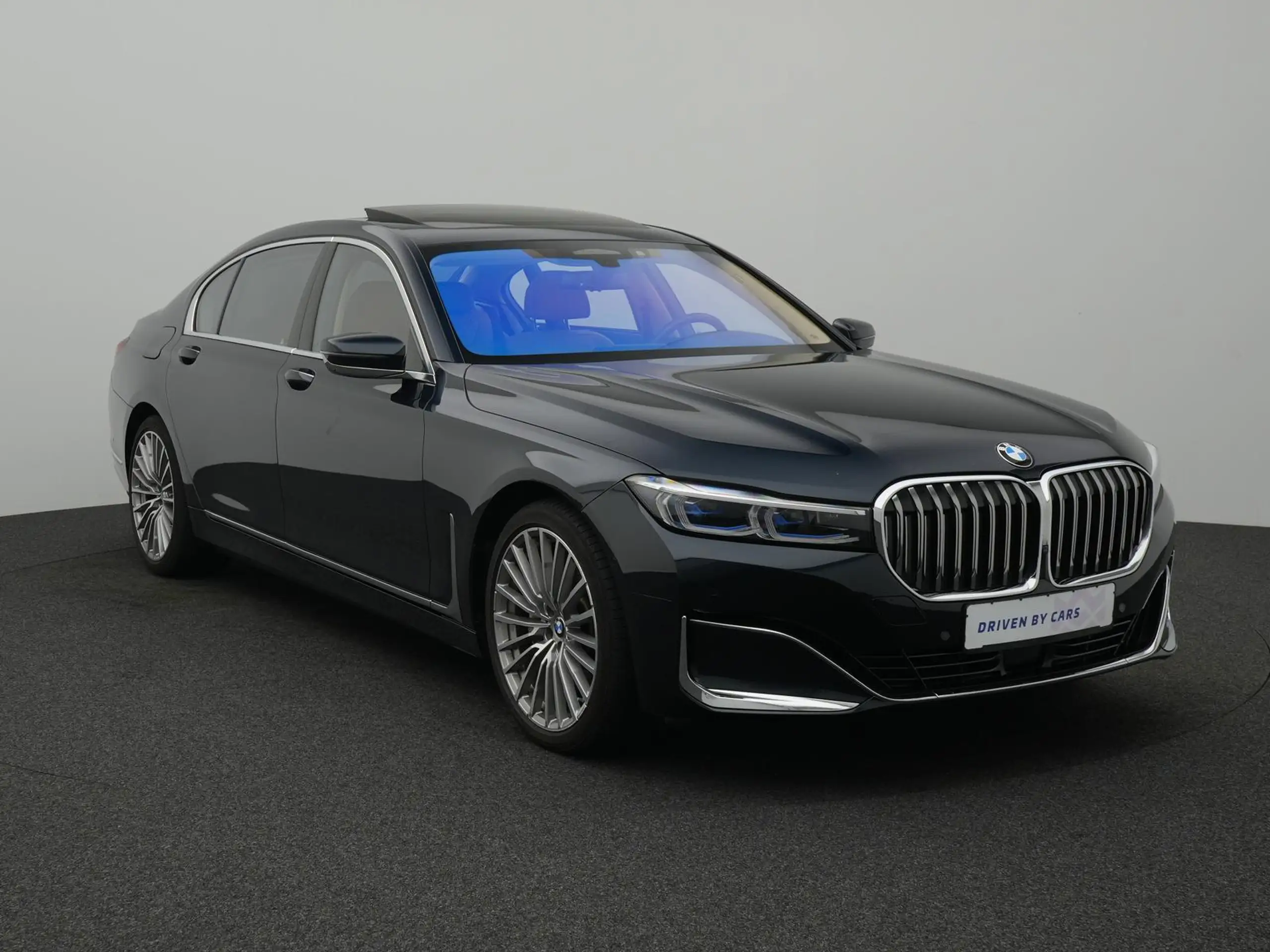 BMW - 740