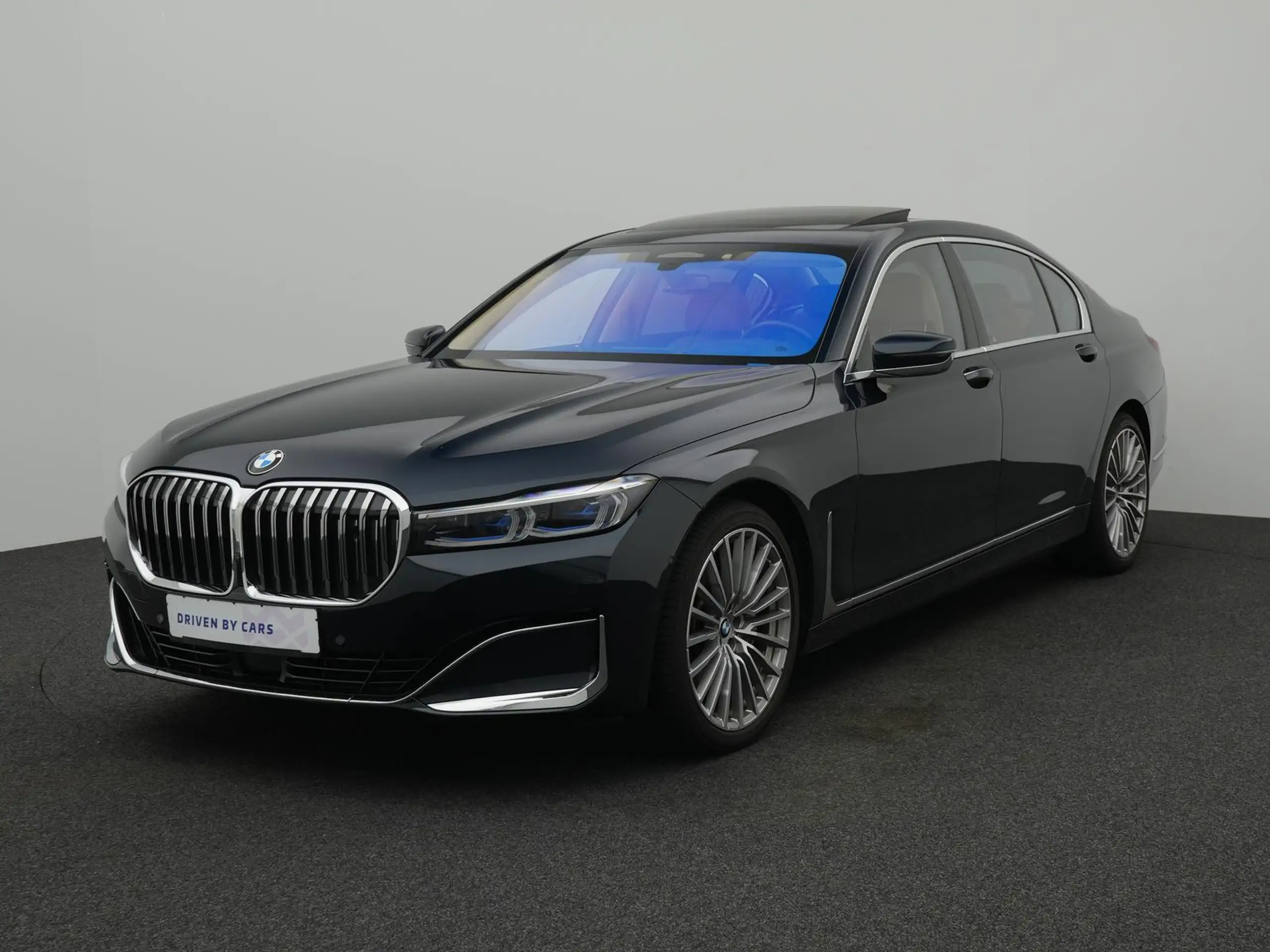 BMW - 740