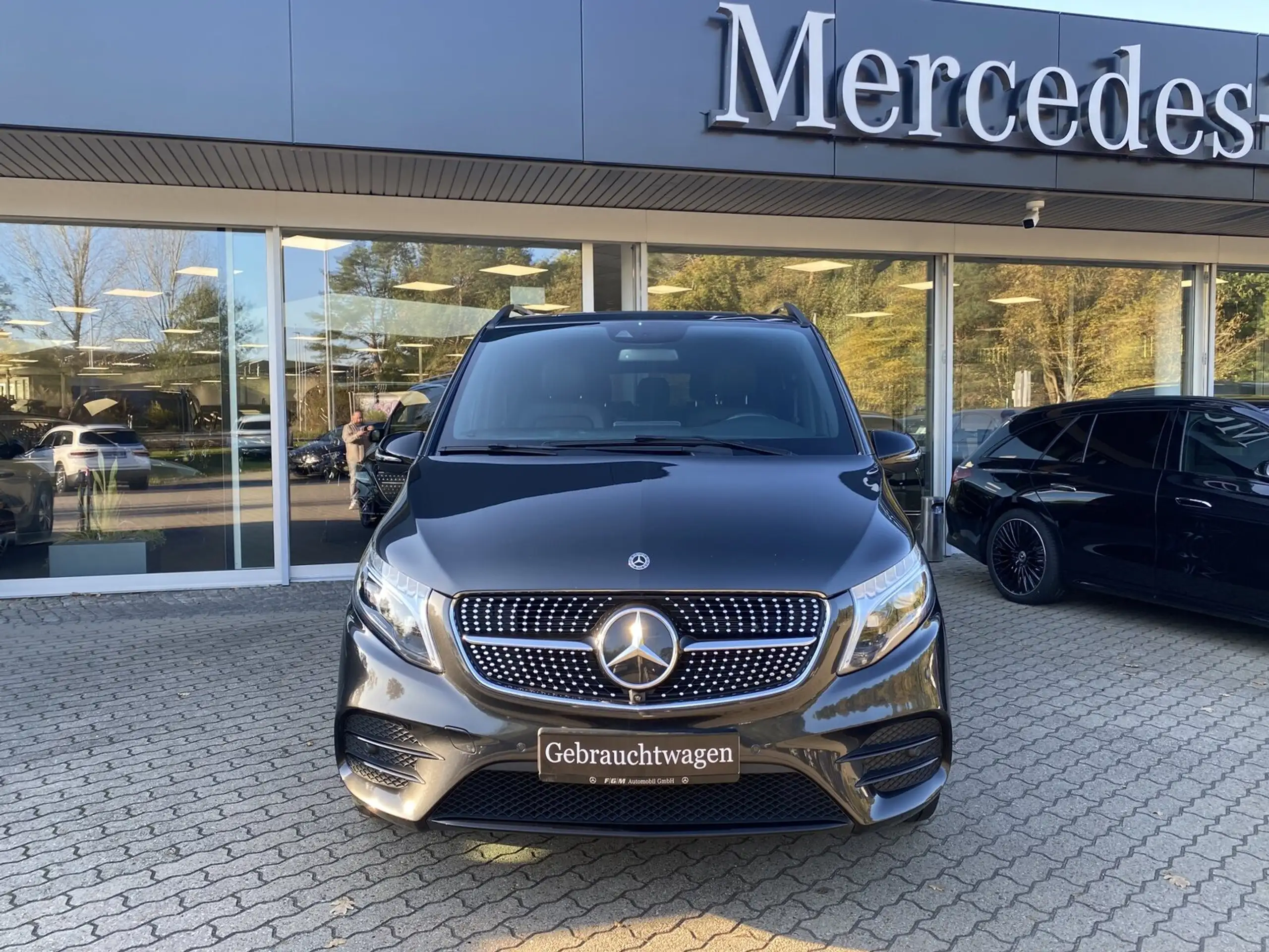 Mercedes-Benz - V 250