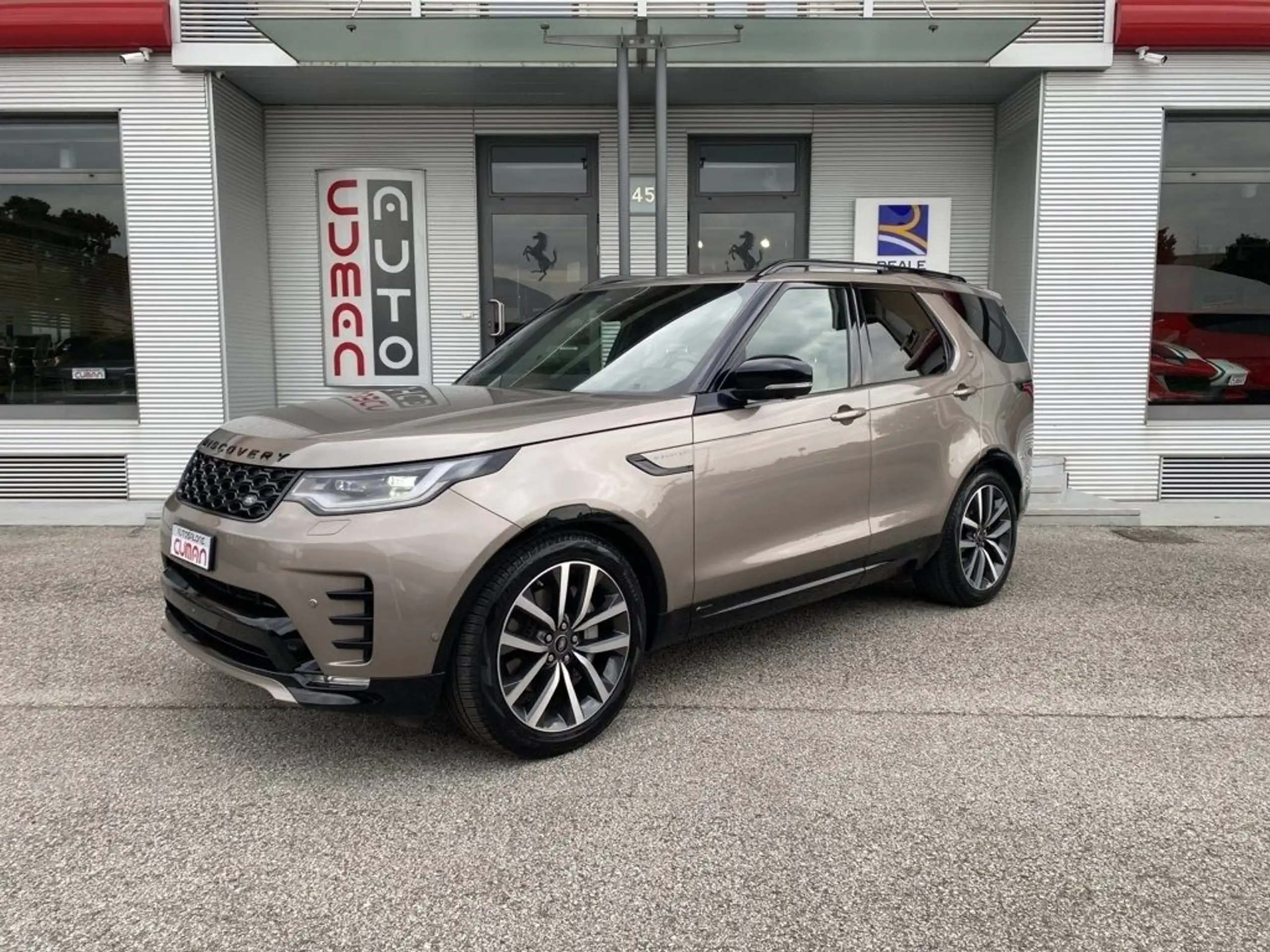 Land Rover Discovery 2021