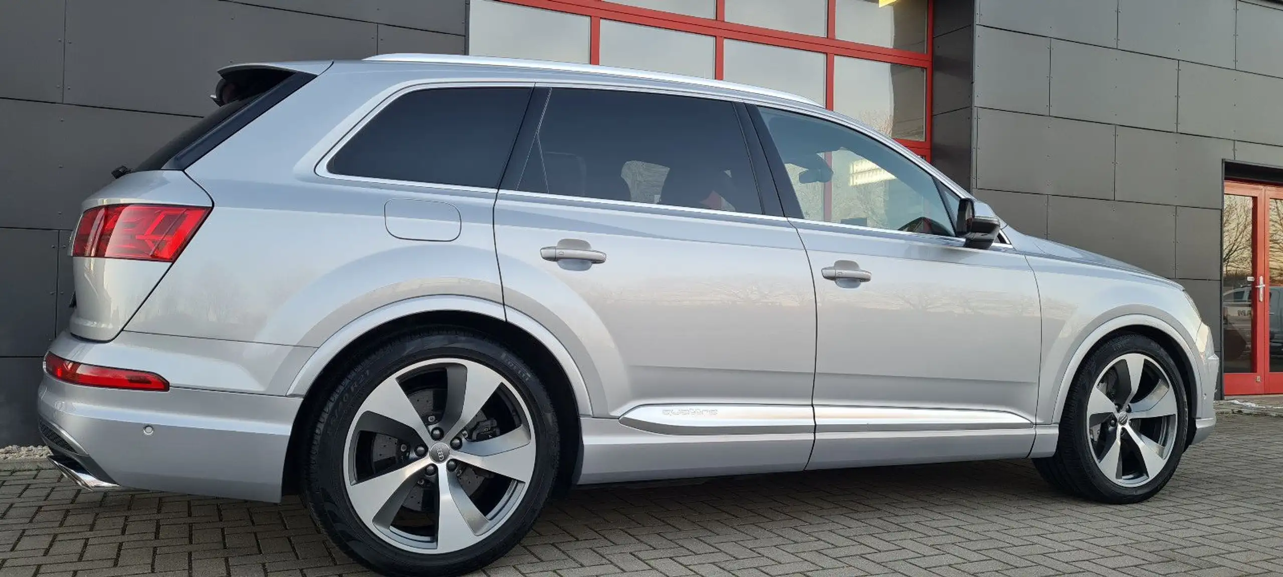 Audi - SQ7