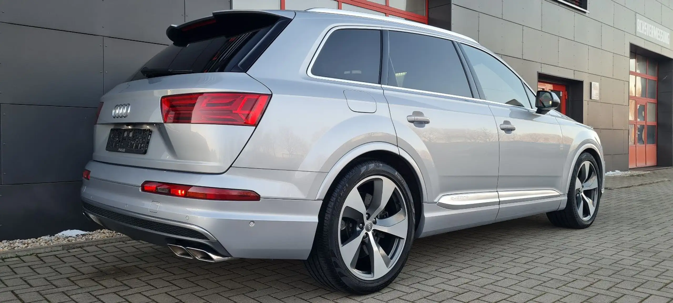 Audi - SQ7