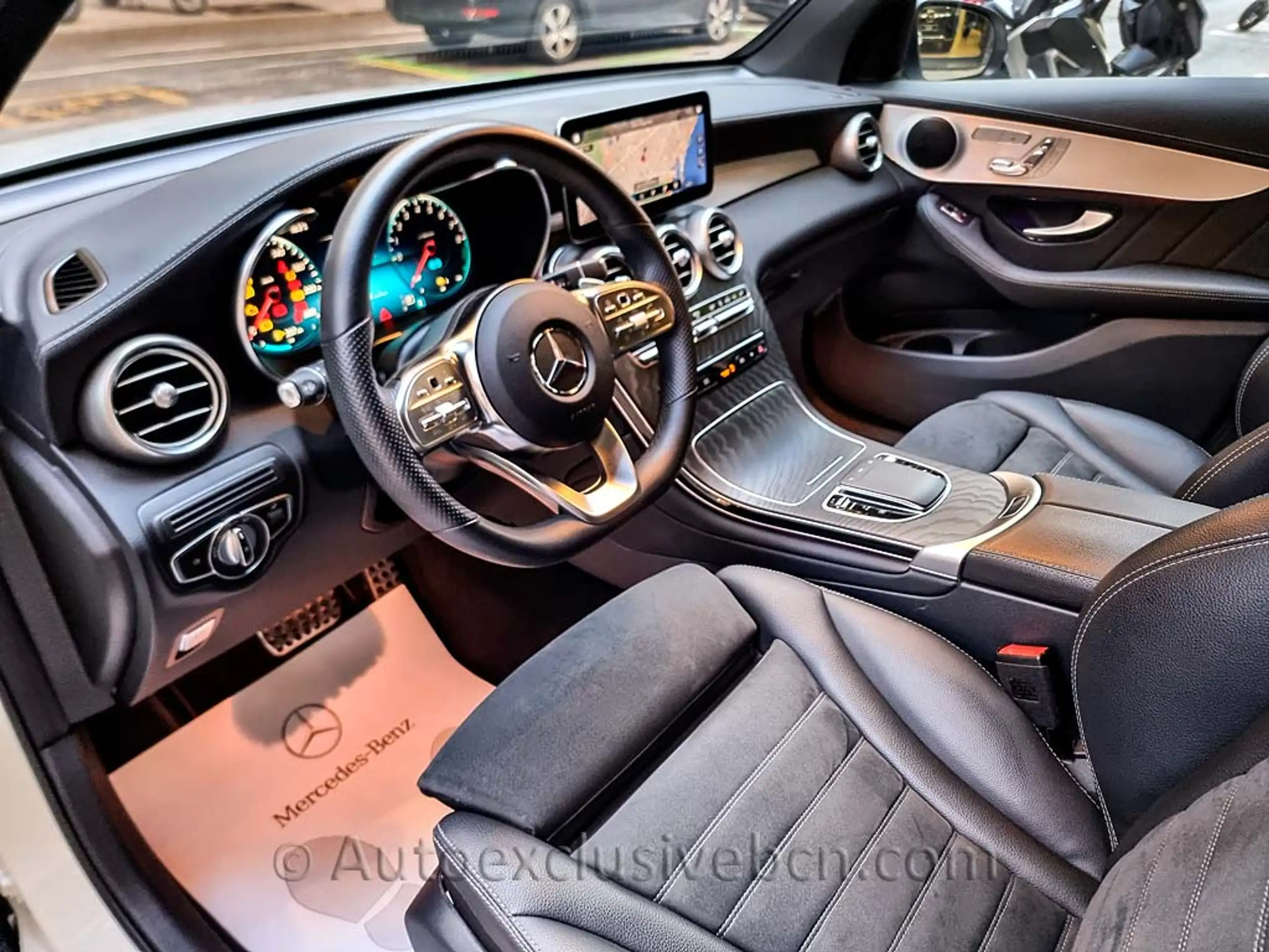 Mercedes-Benz - GLC 300